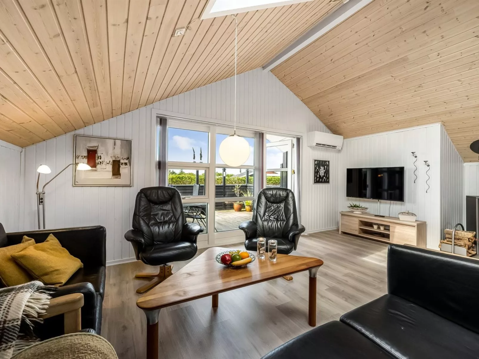 "Naninja" - 300m to the fjord - Binnen