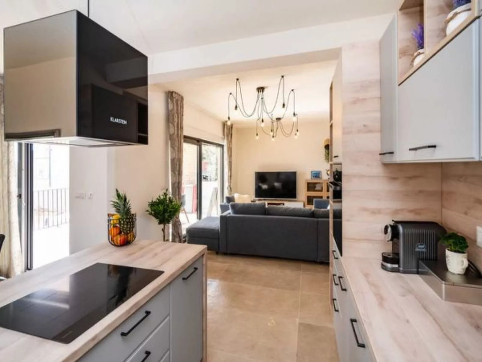 Villa Magale with a pool - Image-tags.info