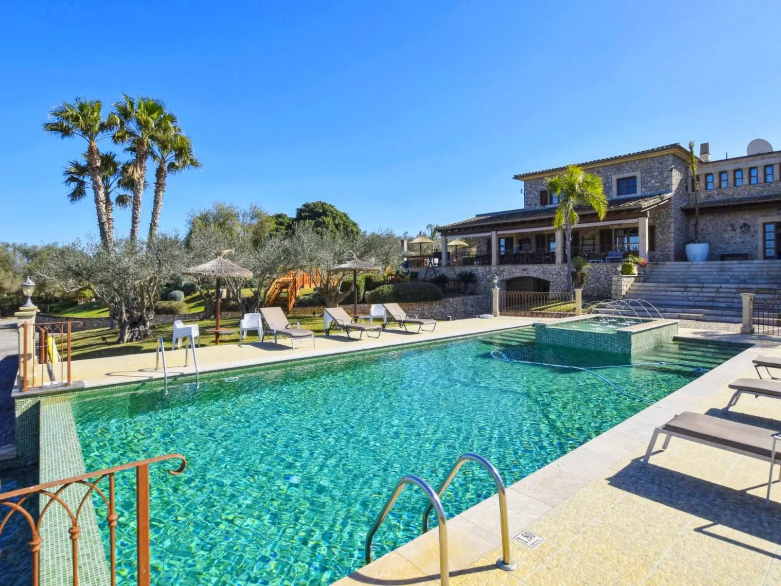 Wunderschönes Ferienhaus in Ariany mit Privatem Pool - Buiten