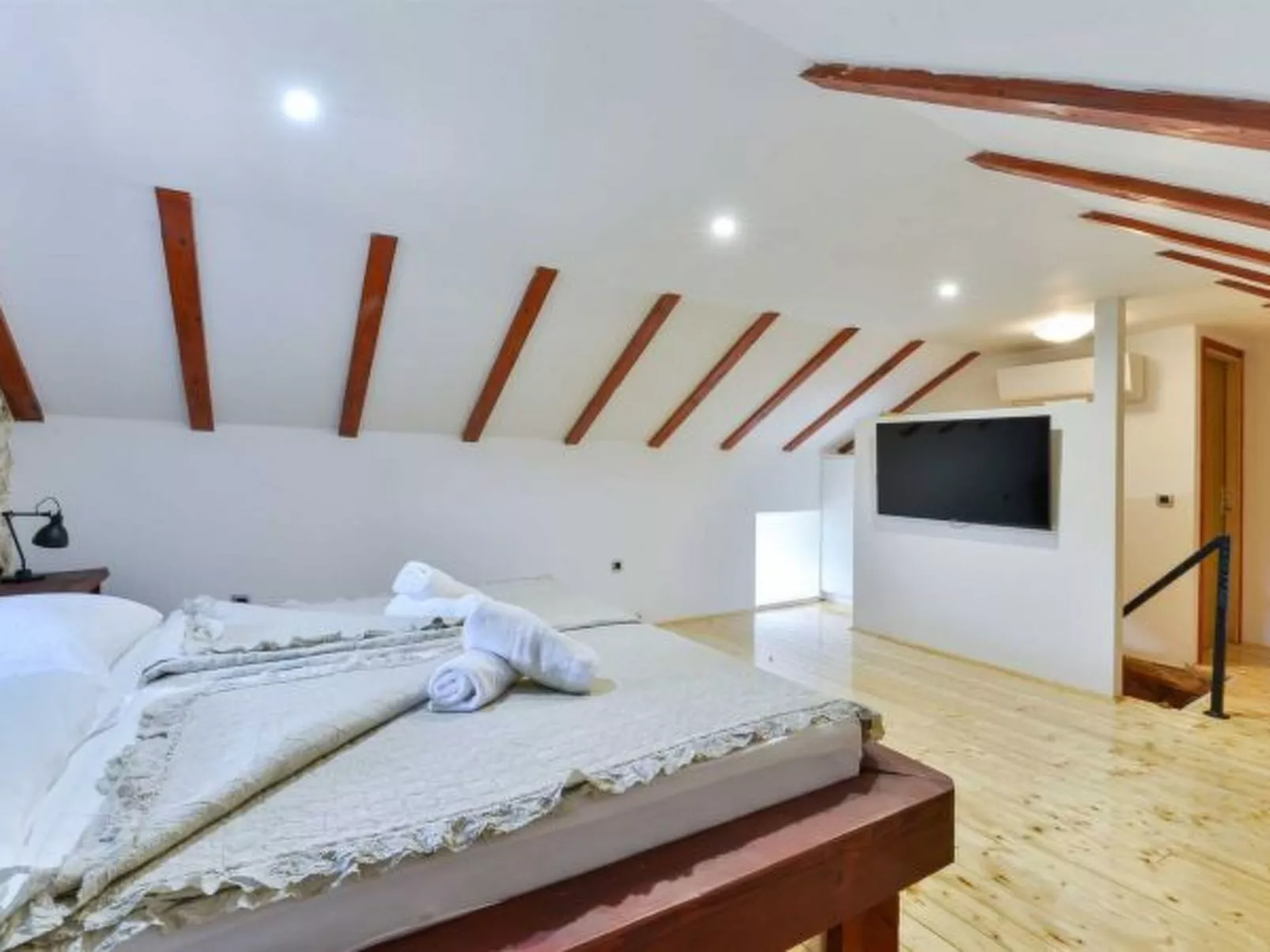 Villa Jacassa with heated pool and jacuzzi - Image-tags.info