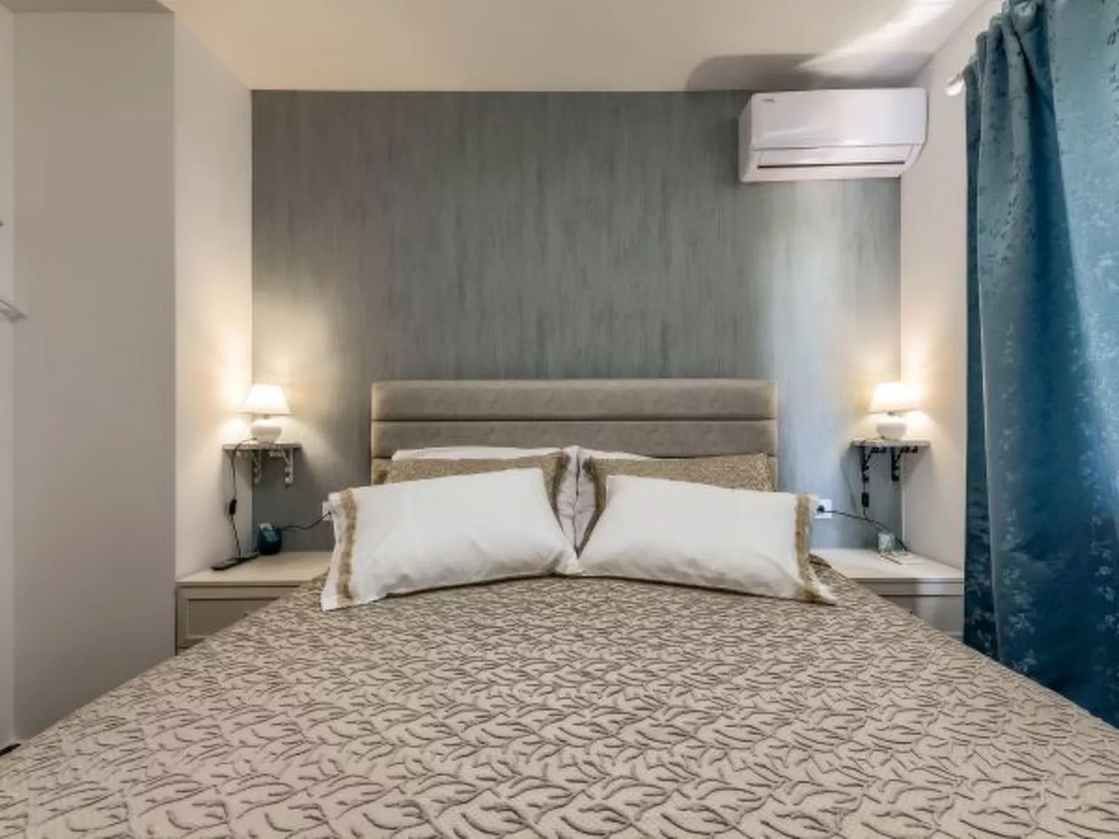 Villa Azzuro with jacuzzi and pool - Image-tags.info