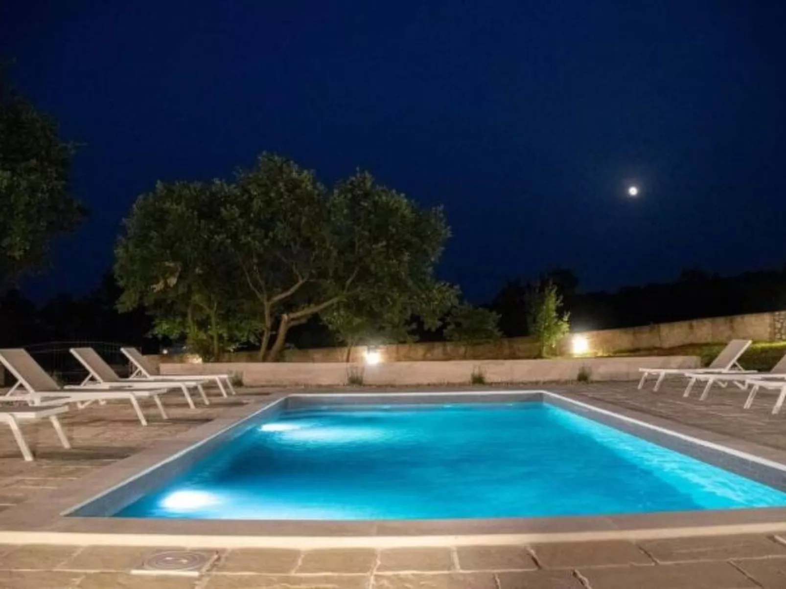 Zen Garden Villa with heated pool - Image-tags.info