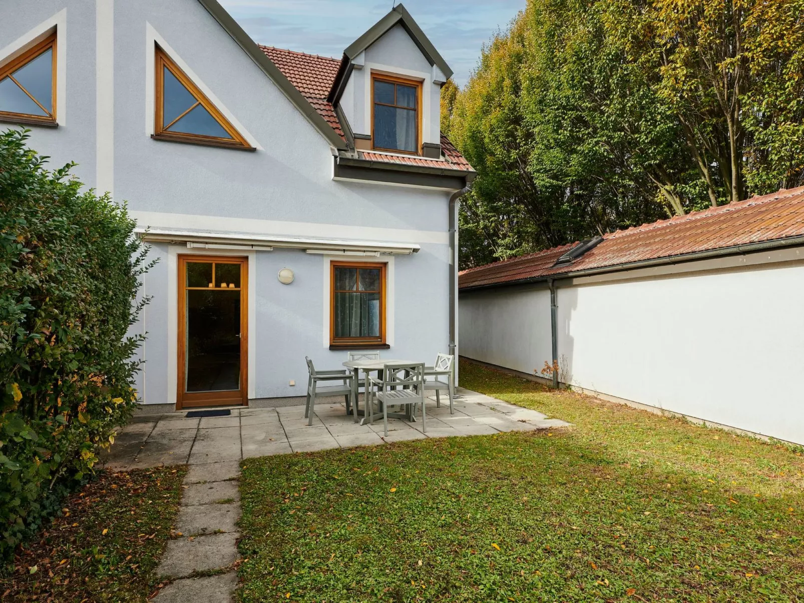 DAS BURGENNEST - Buiten