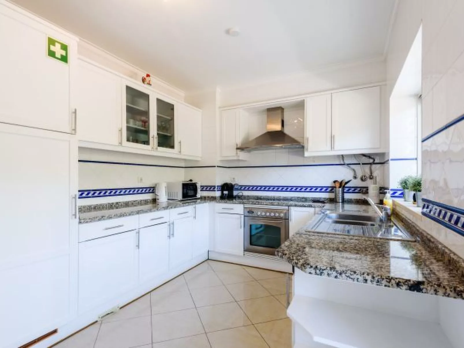 Amazing Apartment in Albufeira - Binnen