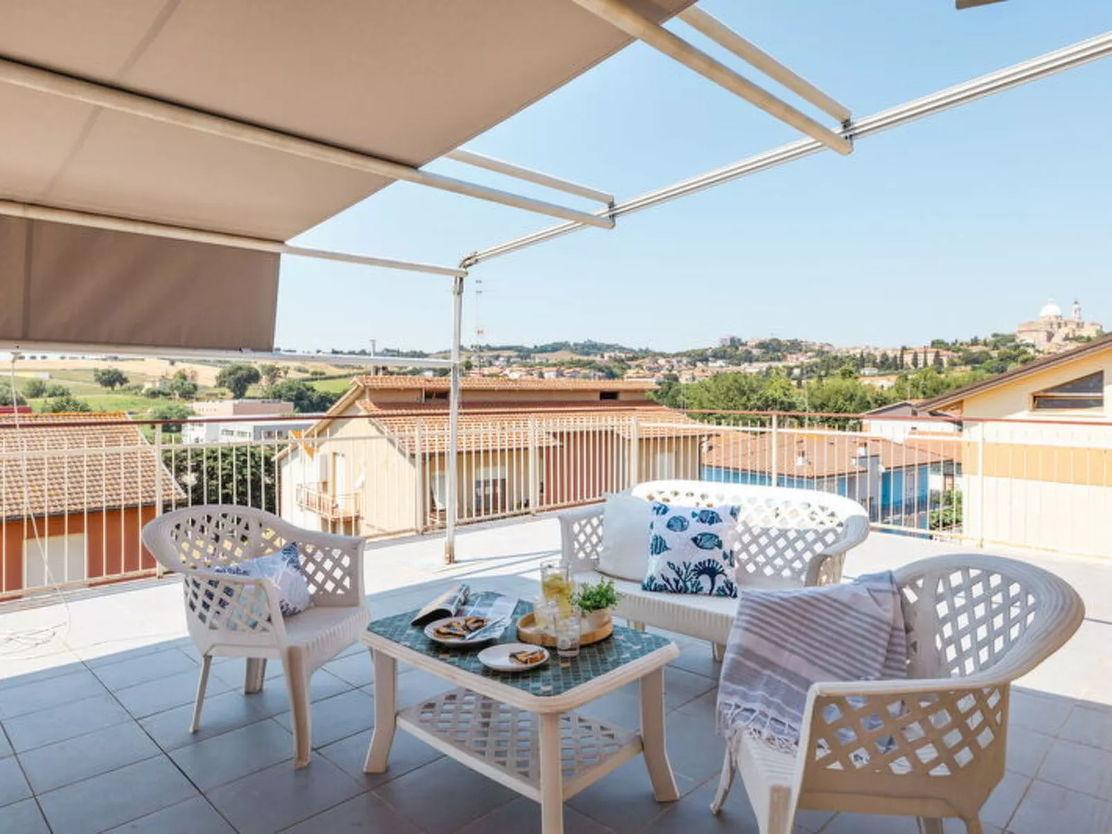 Sopraloreto Apartment - Buiten