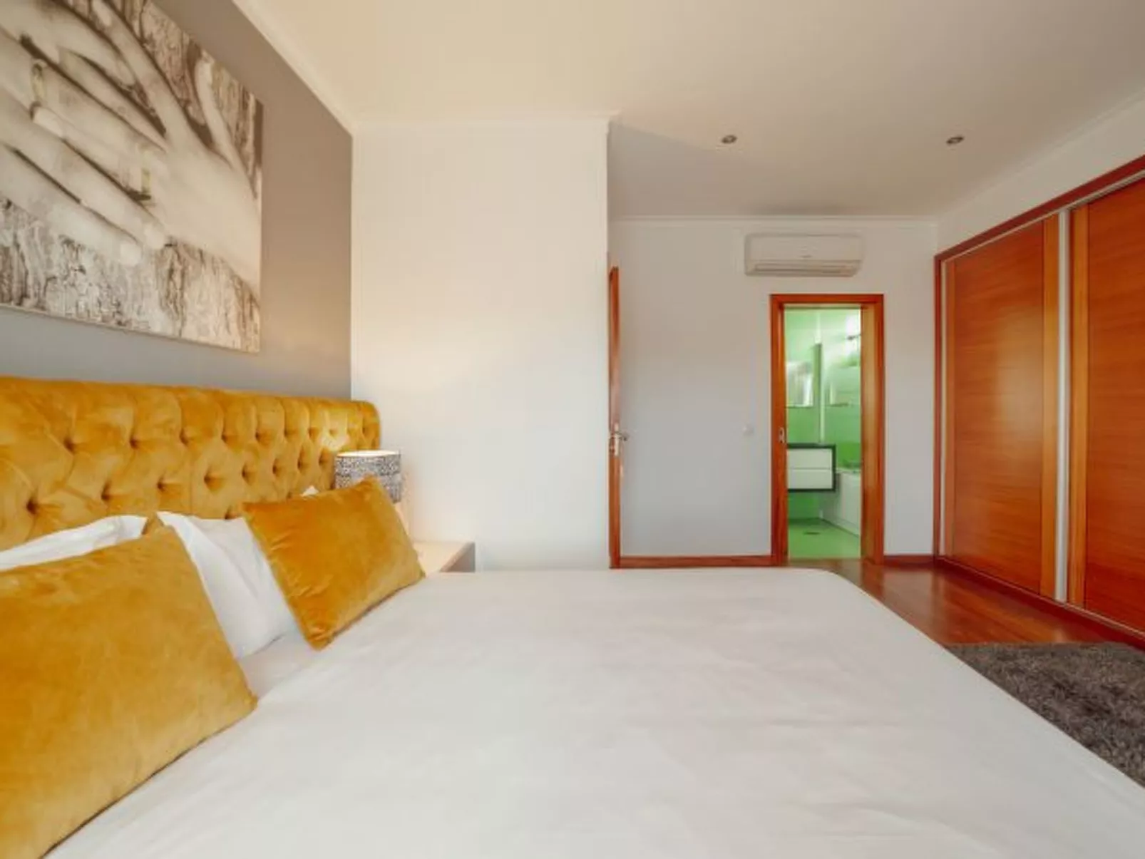 POOL & CINEMA VILLA by VACATIONY - Binnen