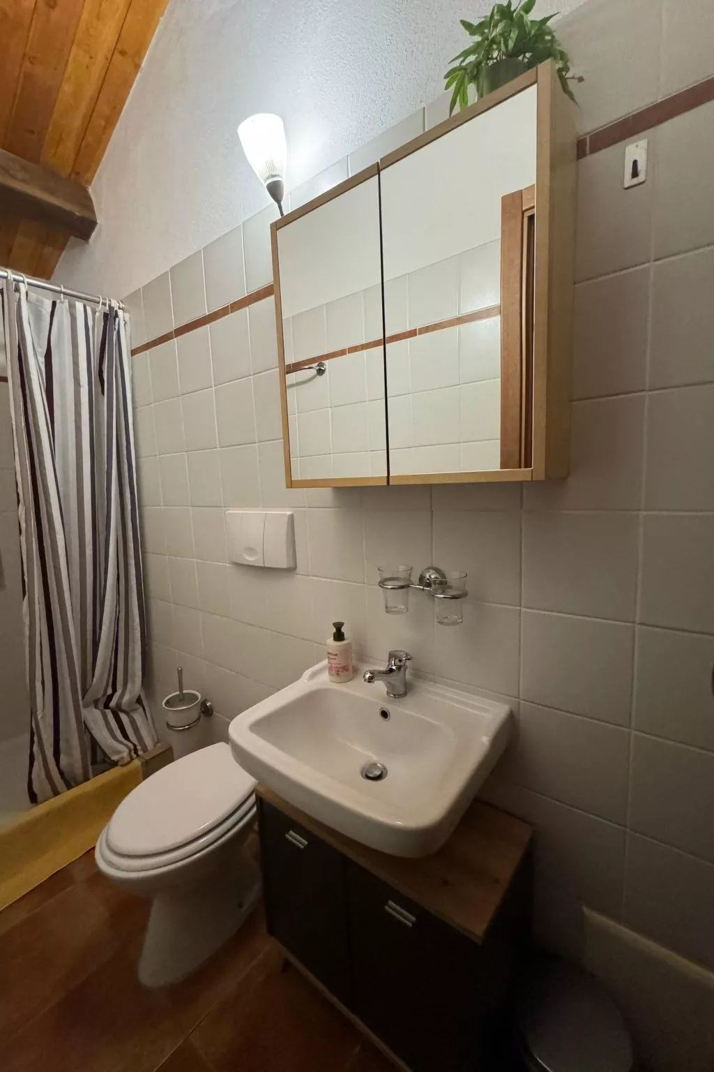 Tolles Reihenhaus im Olivenhain - Binnen