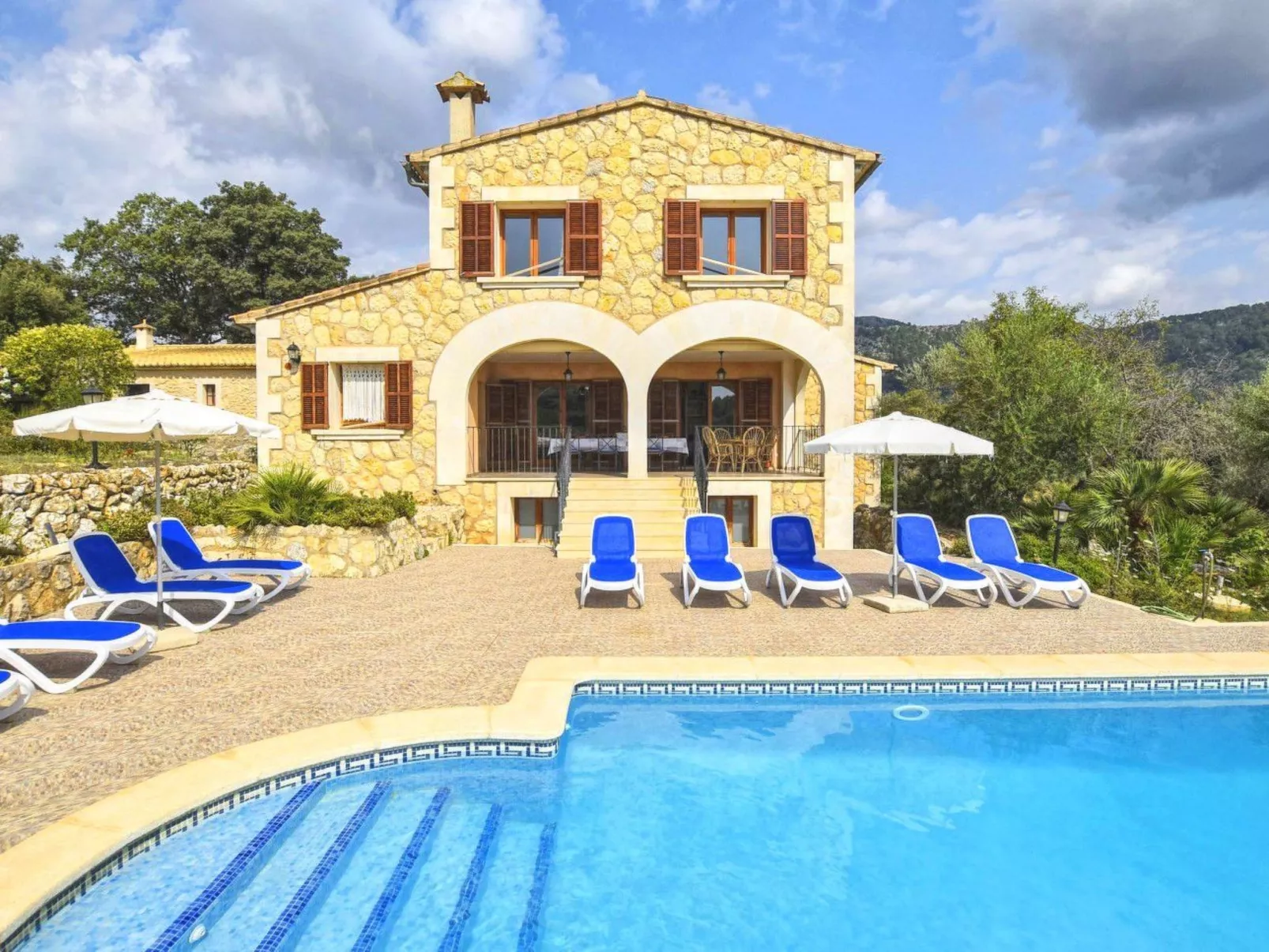 Schönes Landhaus mit Panoramablick auf die Berge - Buiten