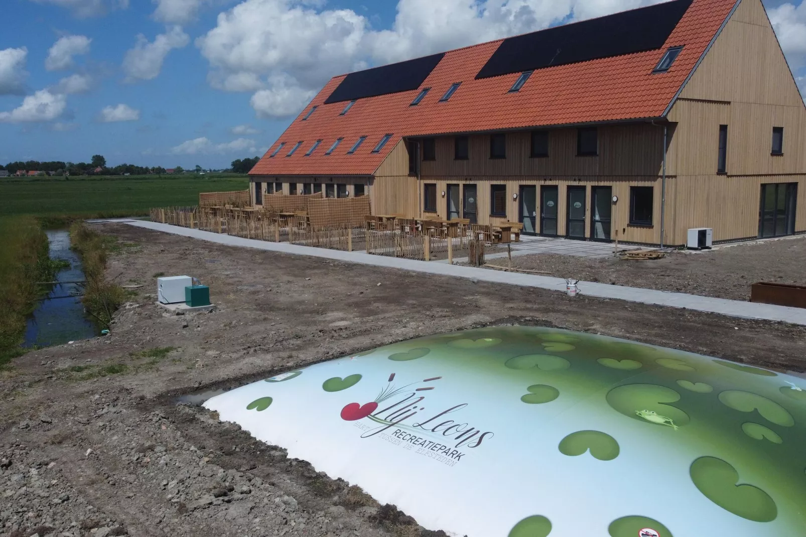 Friese Villa 2 in Leons-Buitenkant zomer