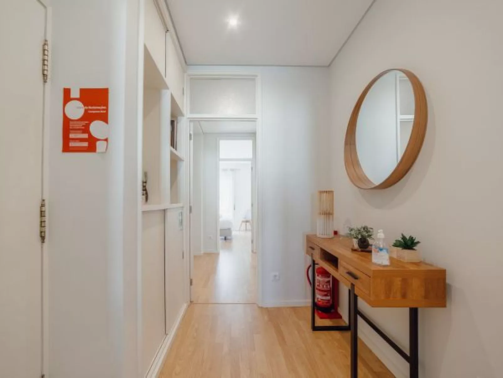 DOWNTOWN DESIGN WITH BALCONY by VACATIONY - Binnen