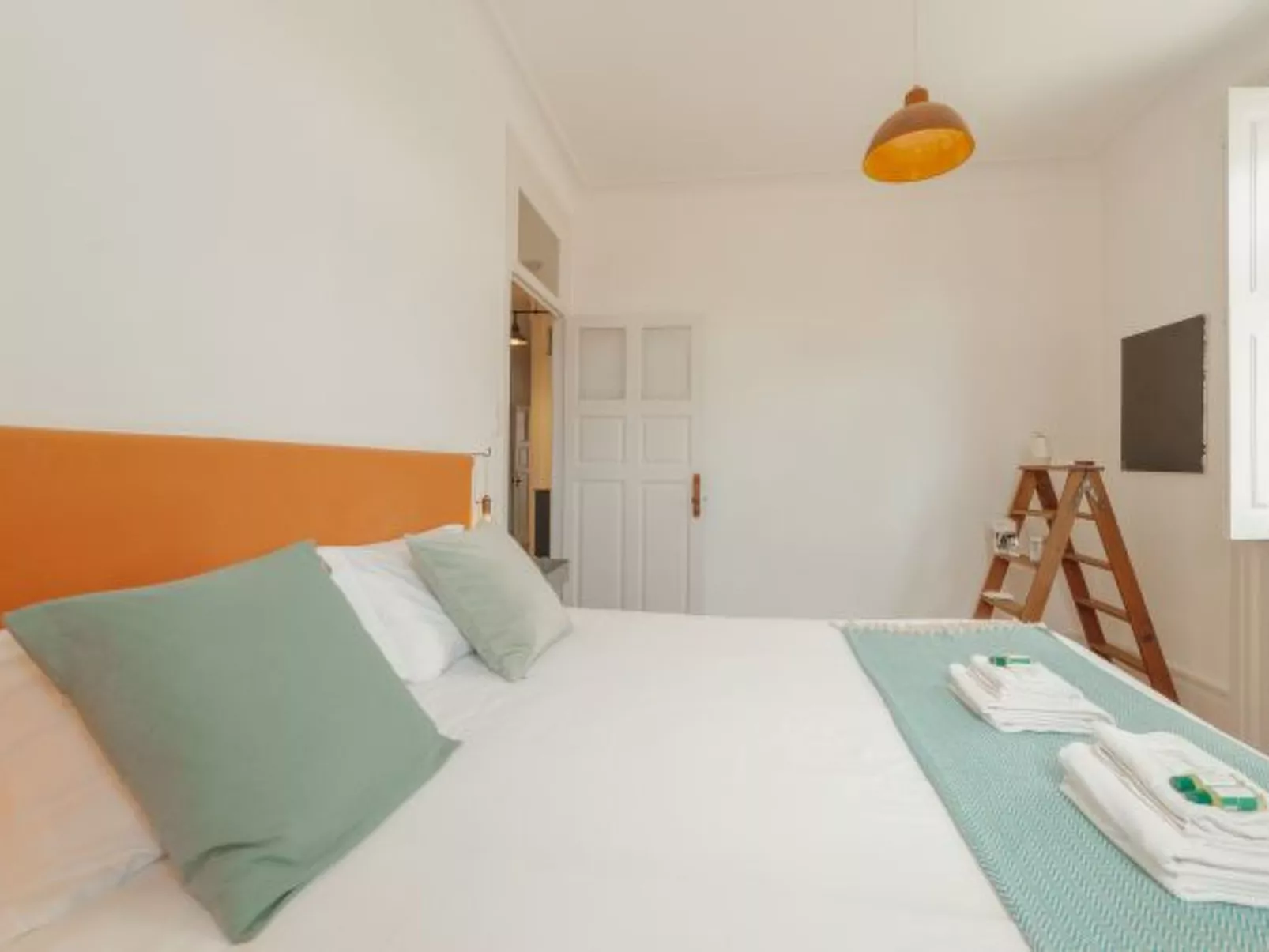 DOWNTOWN RETRO BOLHAO by VACATIONY - Binnen