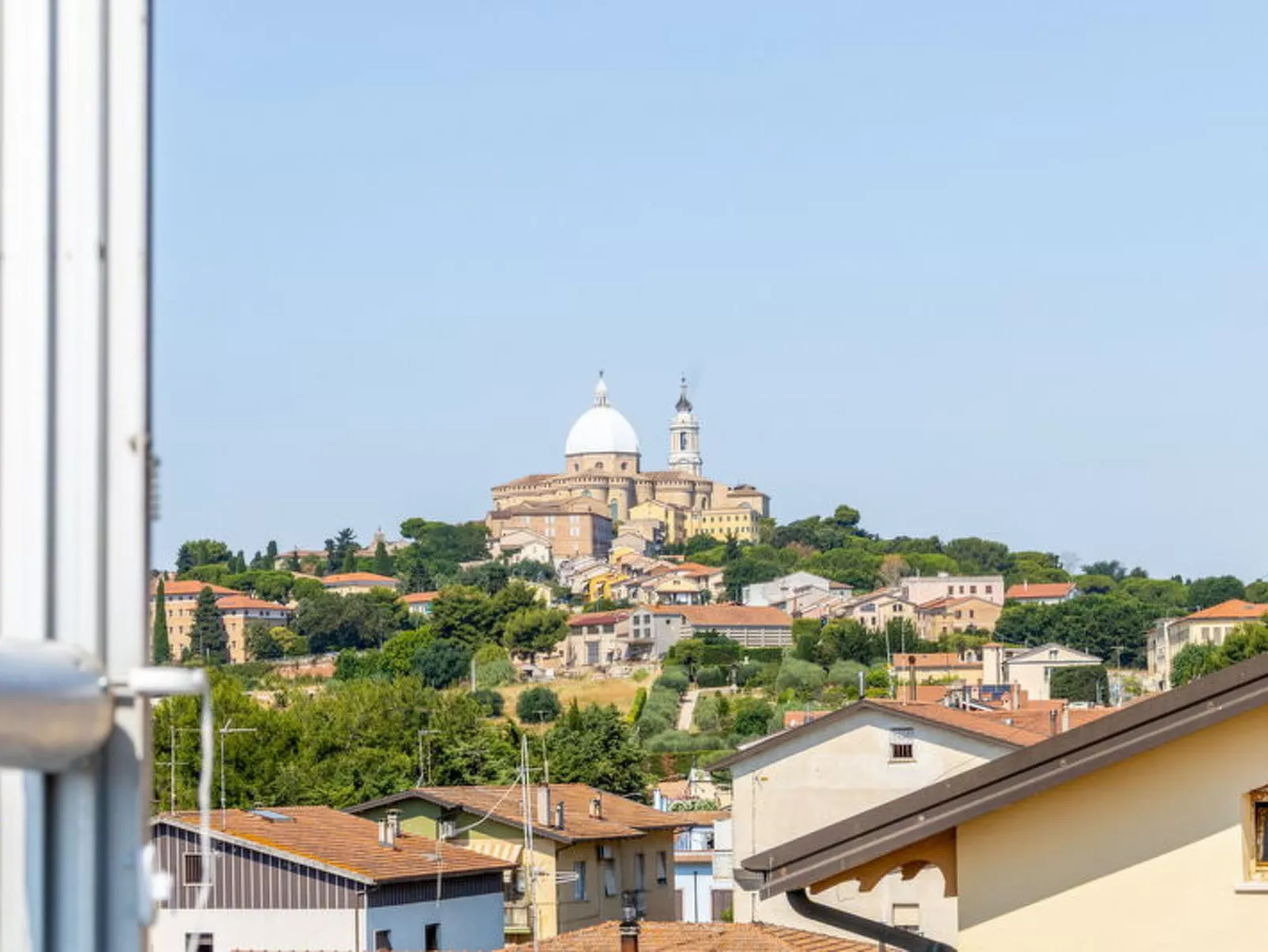 Sopraloreto Apartment - Buiten