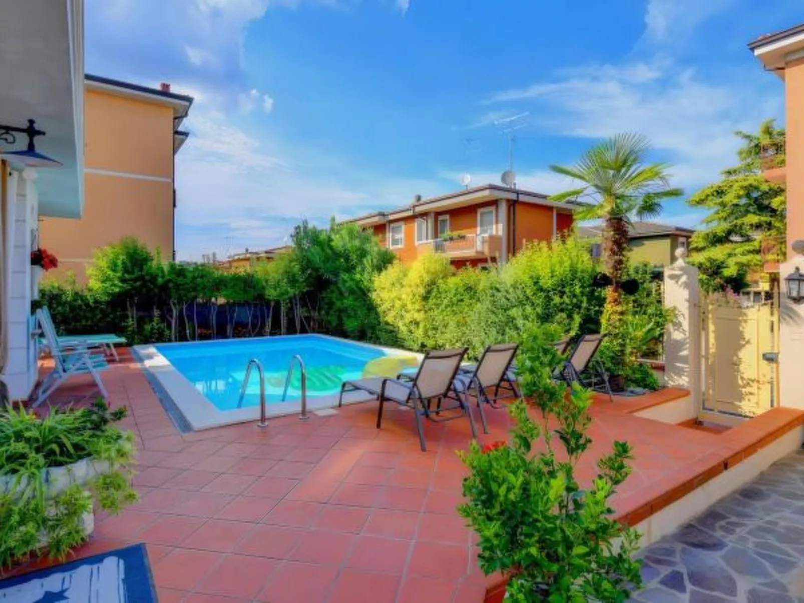 Desenzanoloft Garden and Pool - Image-tags.info