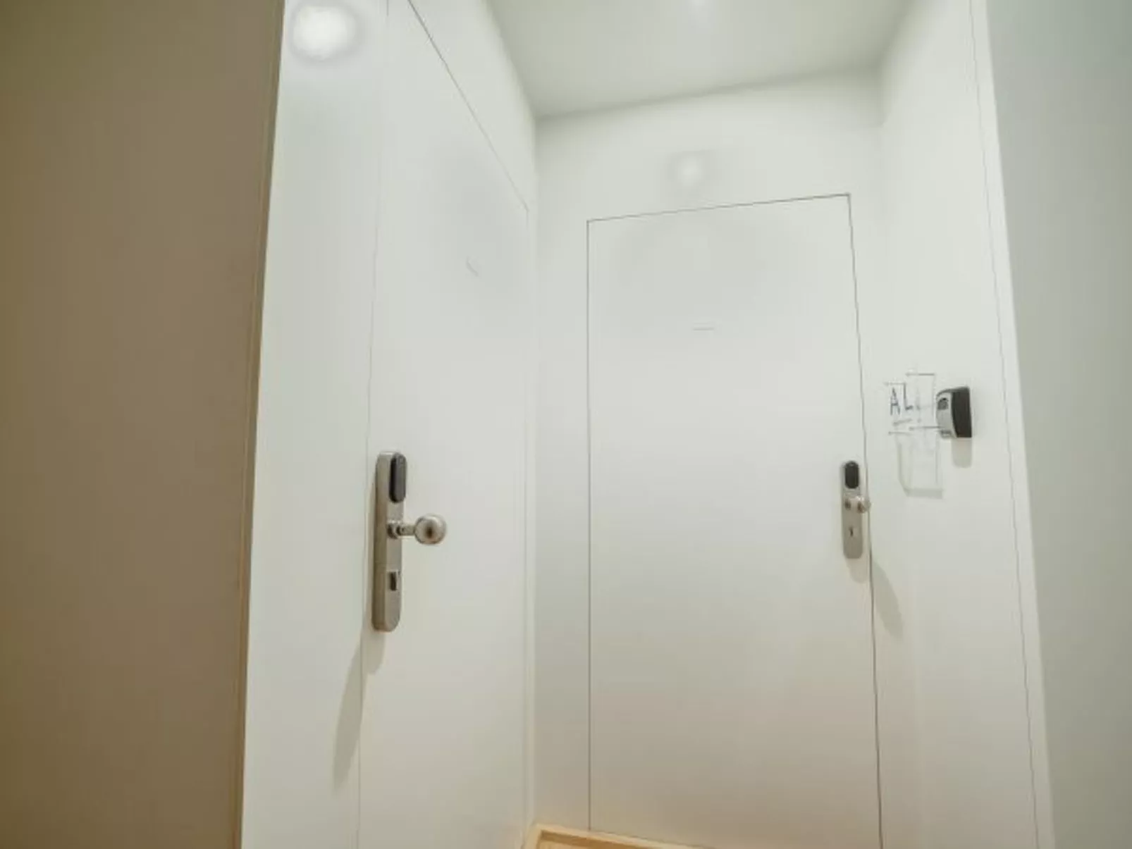 DOWNTOWN CLERIGOS with RIVER VIEW by VACATIONY - Binnen