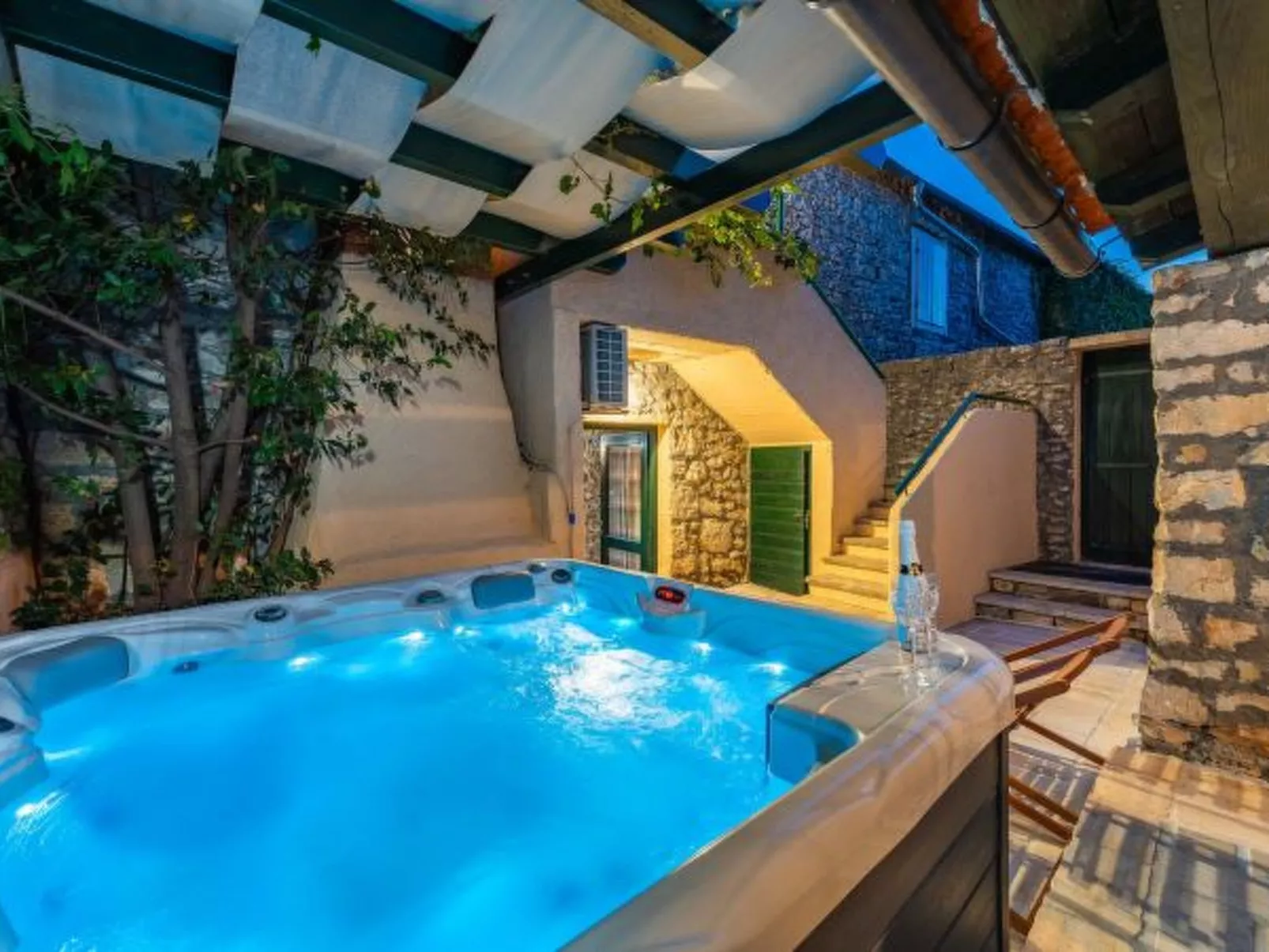 Stone Holiday house Zara with jacuzzi - Image-tags.info