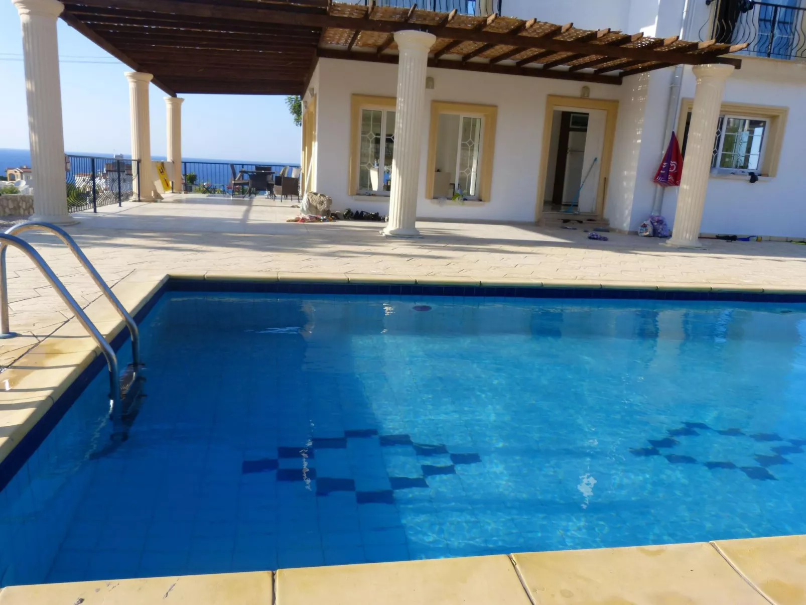 Ferienvilla mit Blick auf das Wasser - Buiten