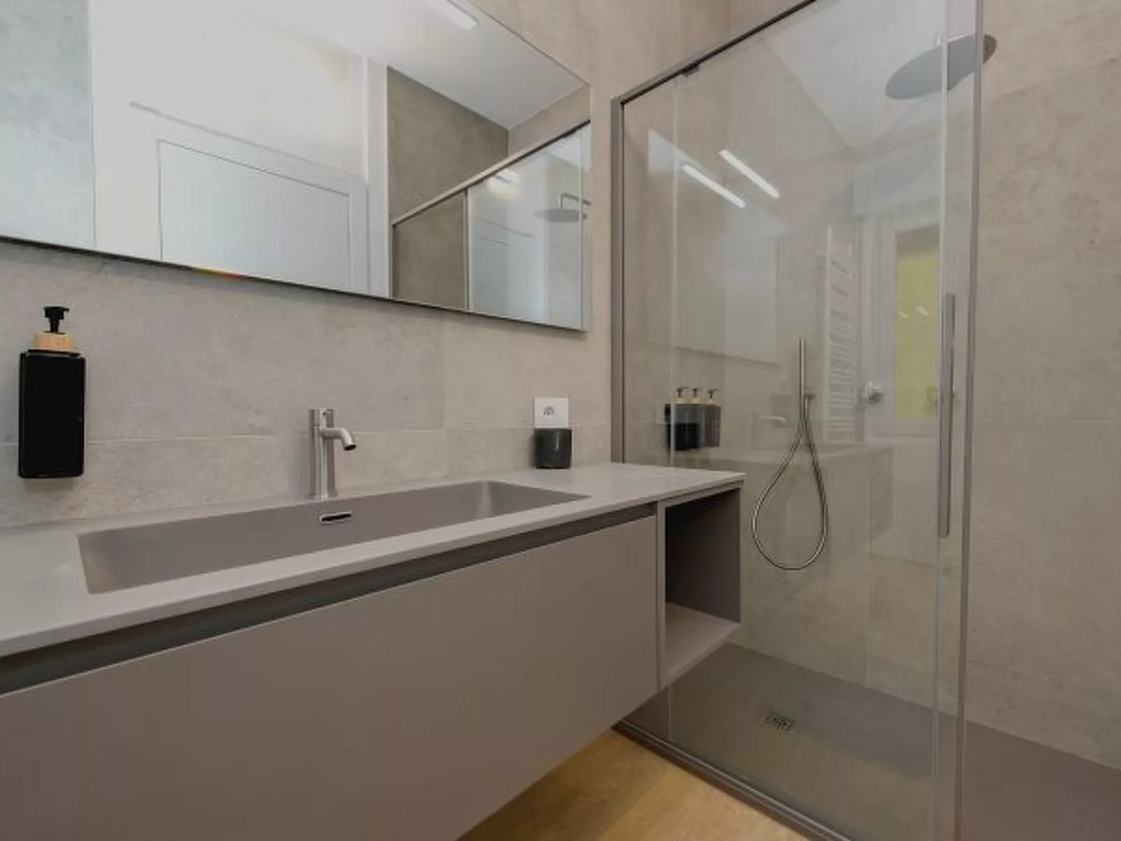 DesenzanoLoft - Der Riese vom See - Image-tags.info