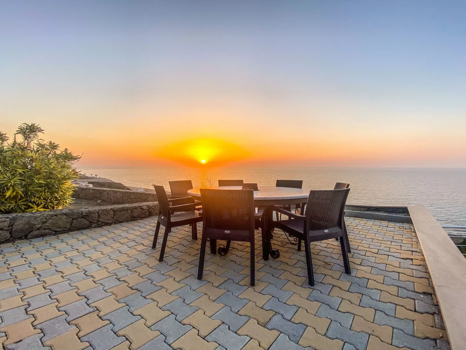 Villa "Meerblick" mit Infinity-Pool - Buiten