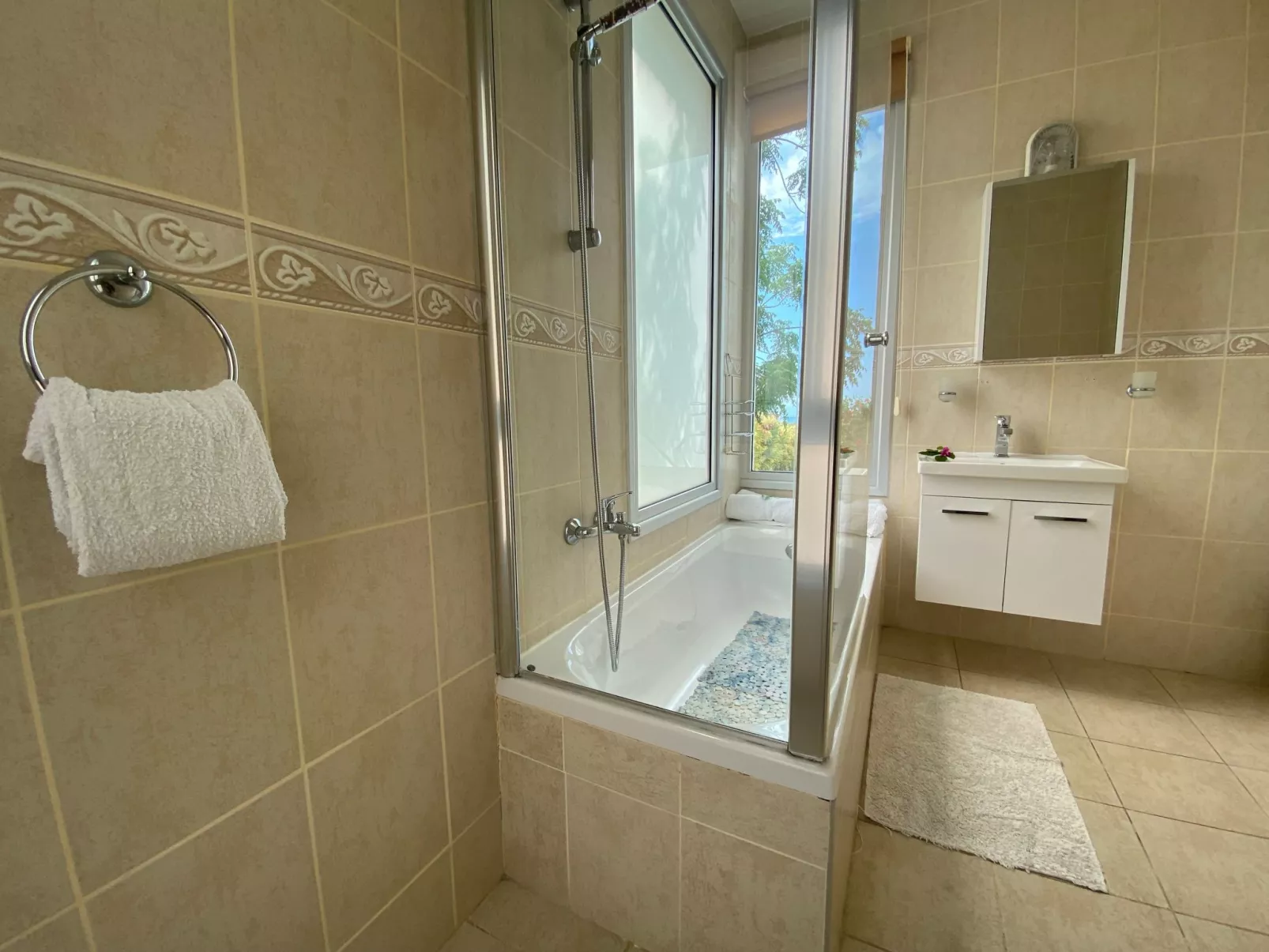 Ferienvilla mit Infinity Pool - Binnen