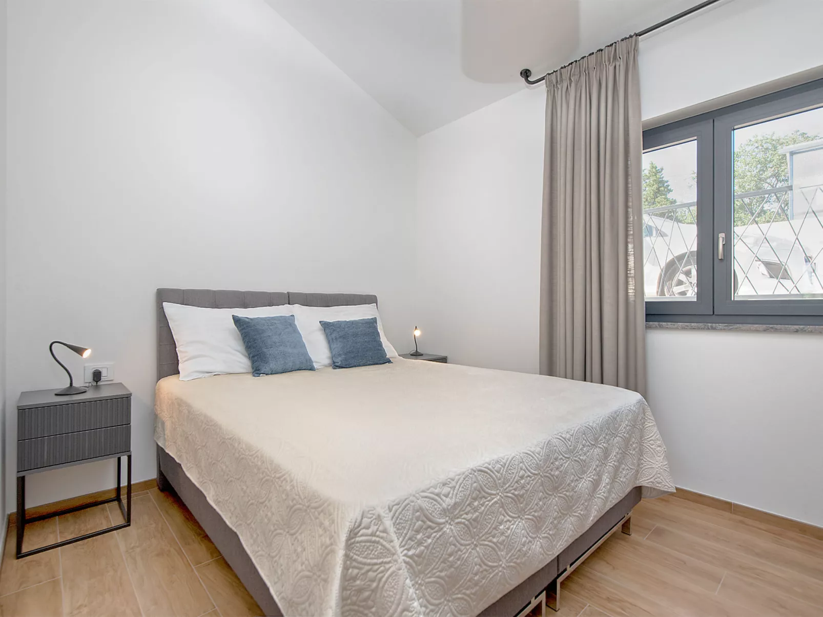 House 2406 - Image-tags.info