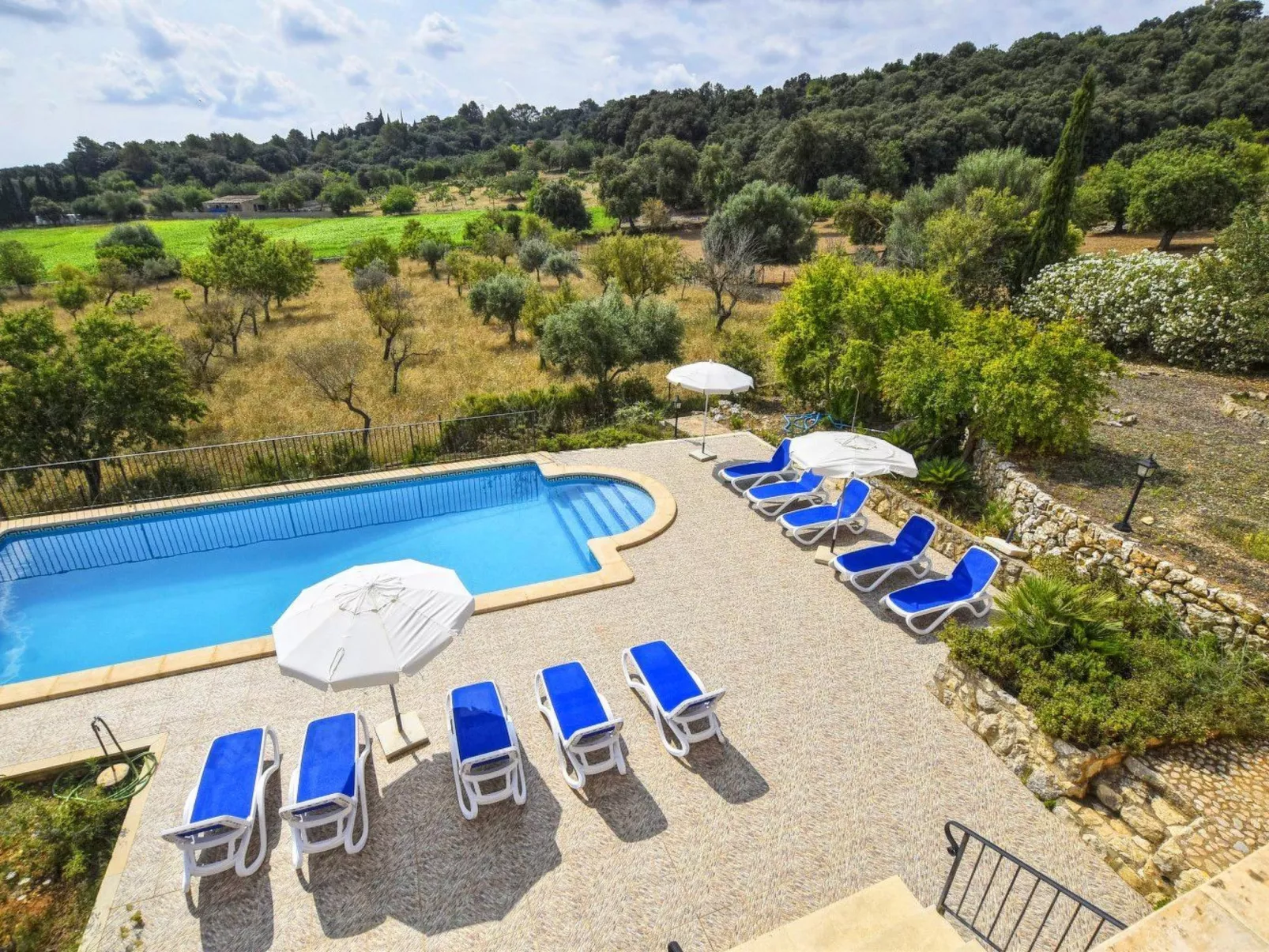 Schönes Landhaus mit Panoramablick auf die Berge - Image-tags.info