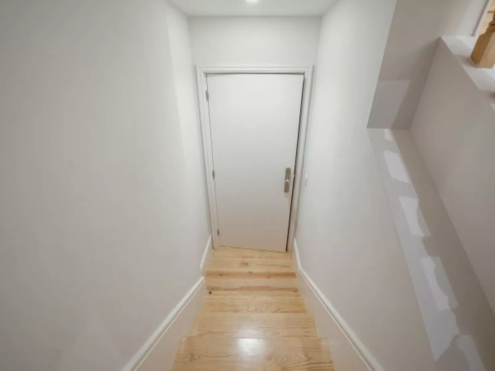 DOWNTOWN CLERIGOS with RIVER VIEW by VACATIONY - Binnen