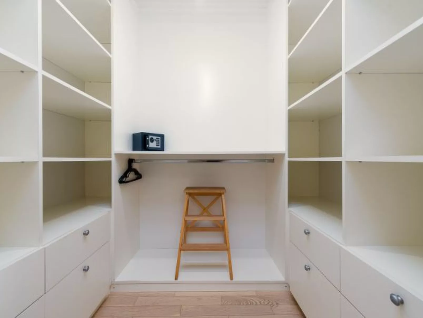 Great Villa Field Hills with sauna and jacuzzi - Image-tags.info