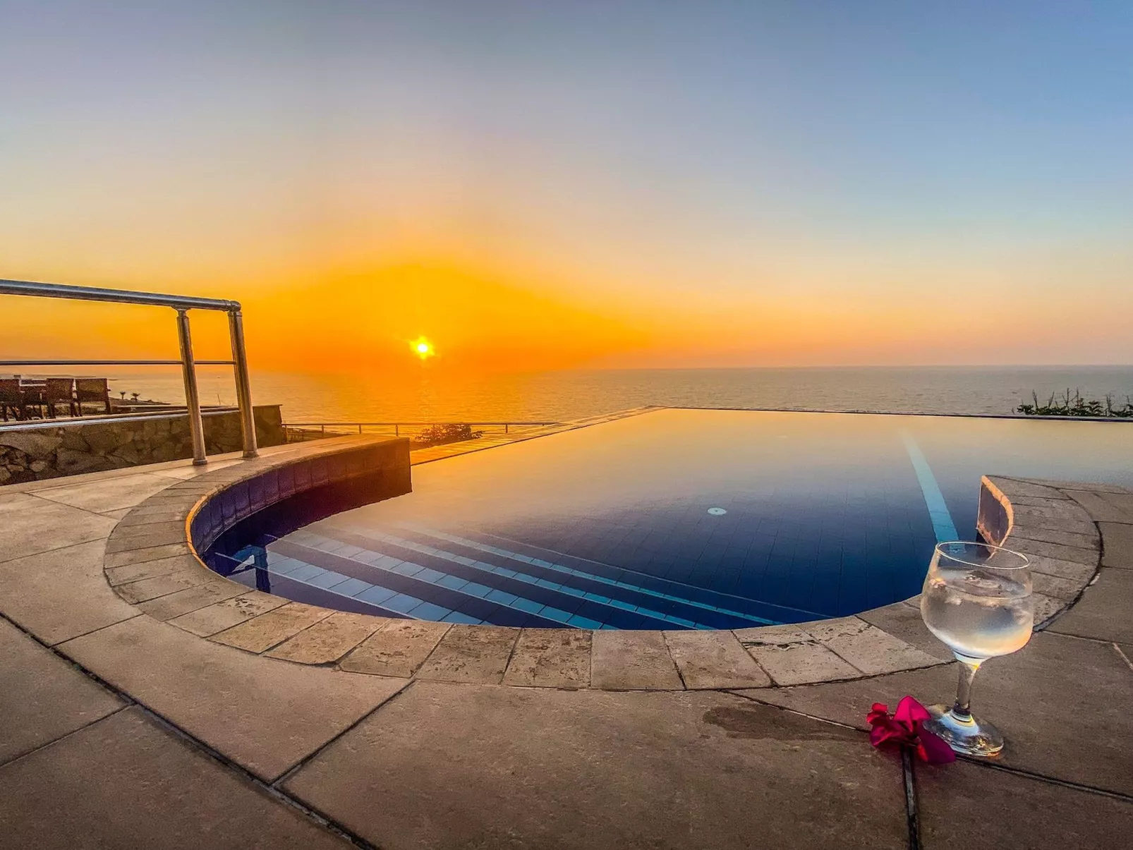Villa "Meerblick" mit Infinity-Pool - Buiten