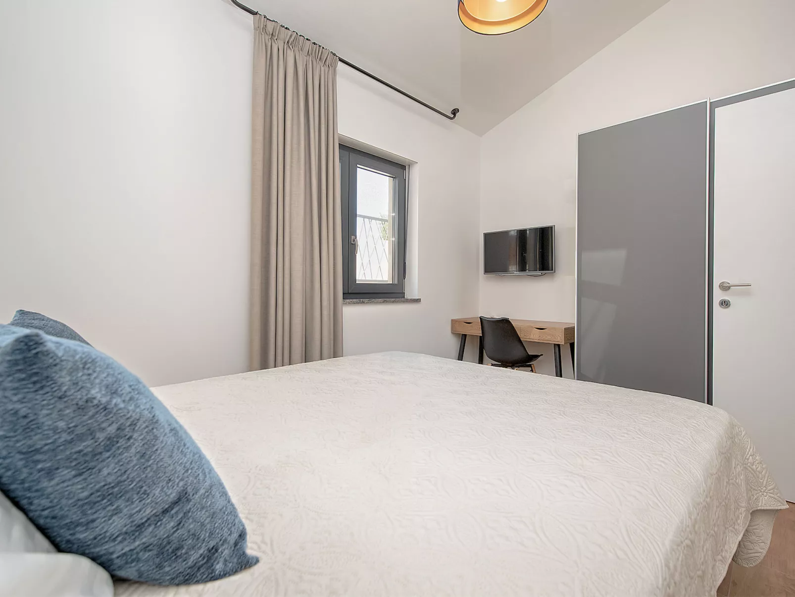 House 2406 - Image-tags.info