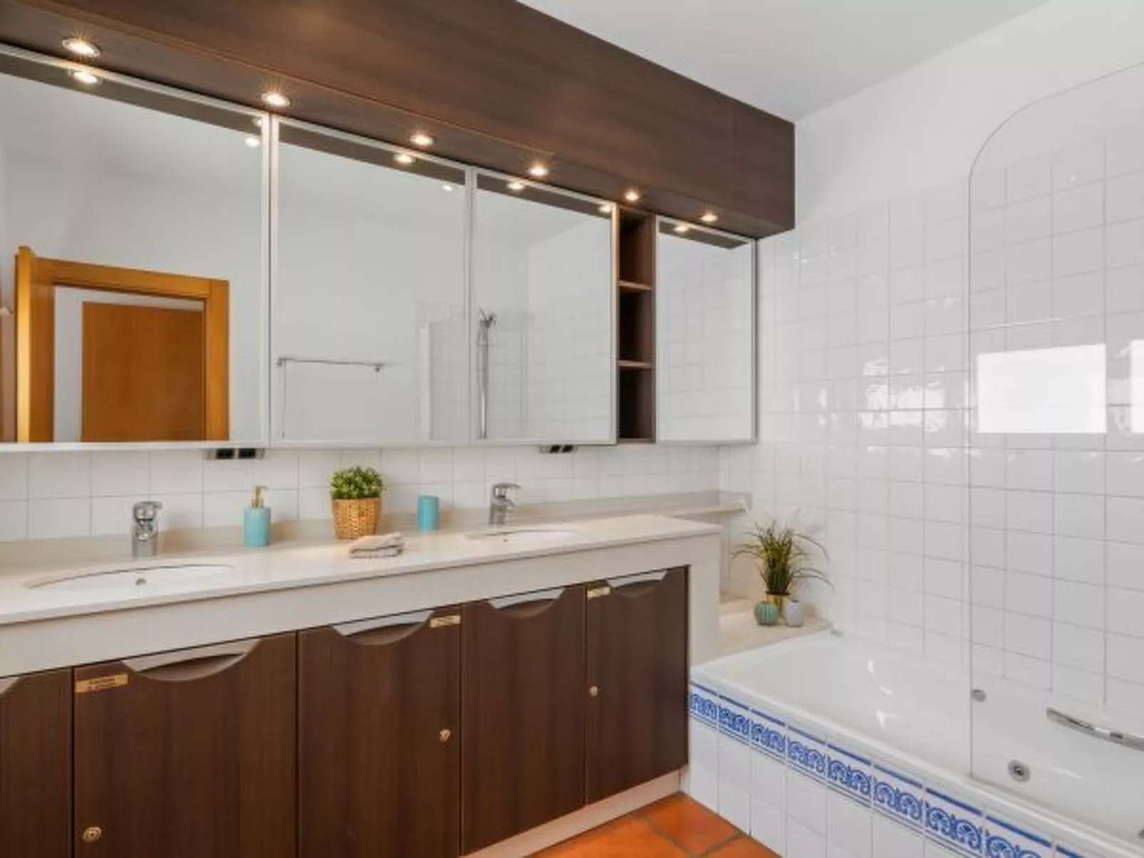 Villa Moderna - PlusHolidays - Image-tags.info