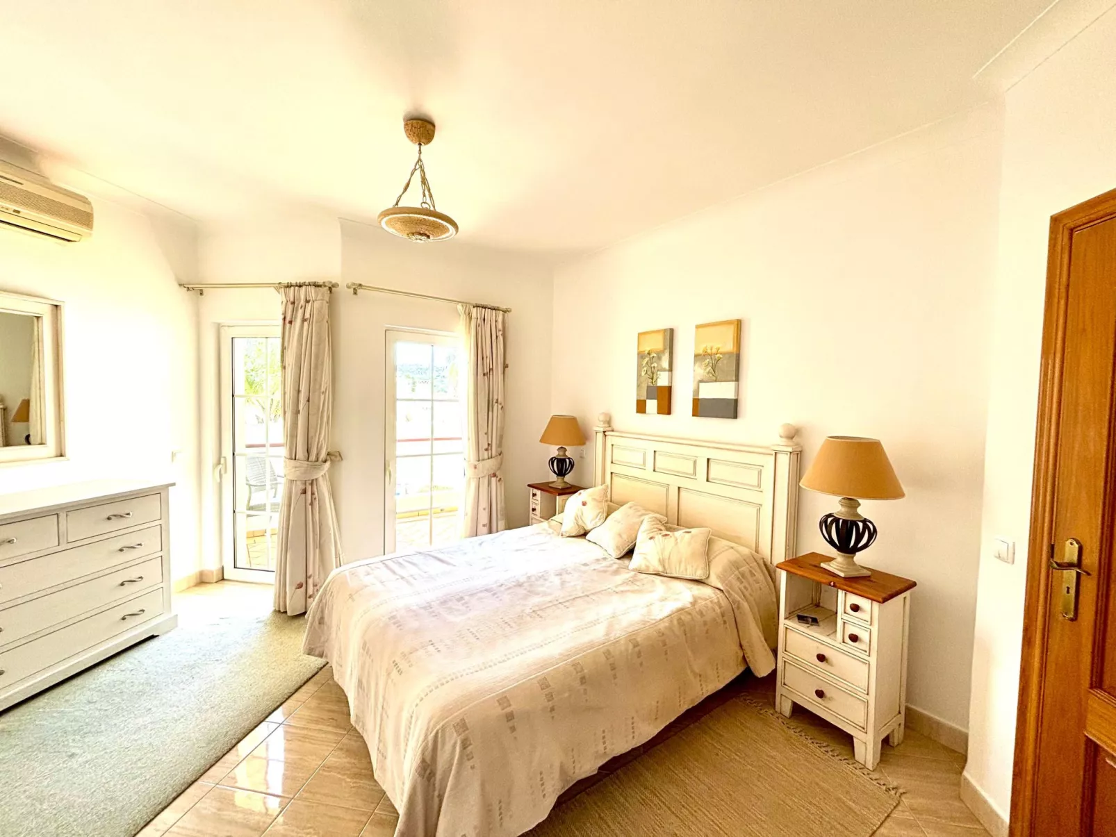 Mit beheiztem Pool - Binnen