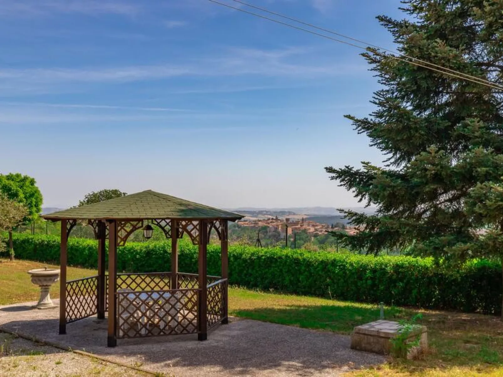 Sunrise Hill Holiday Home - Buiten