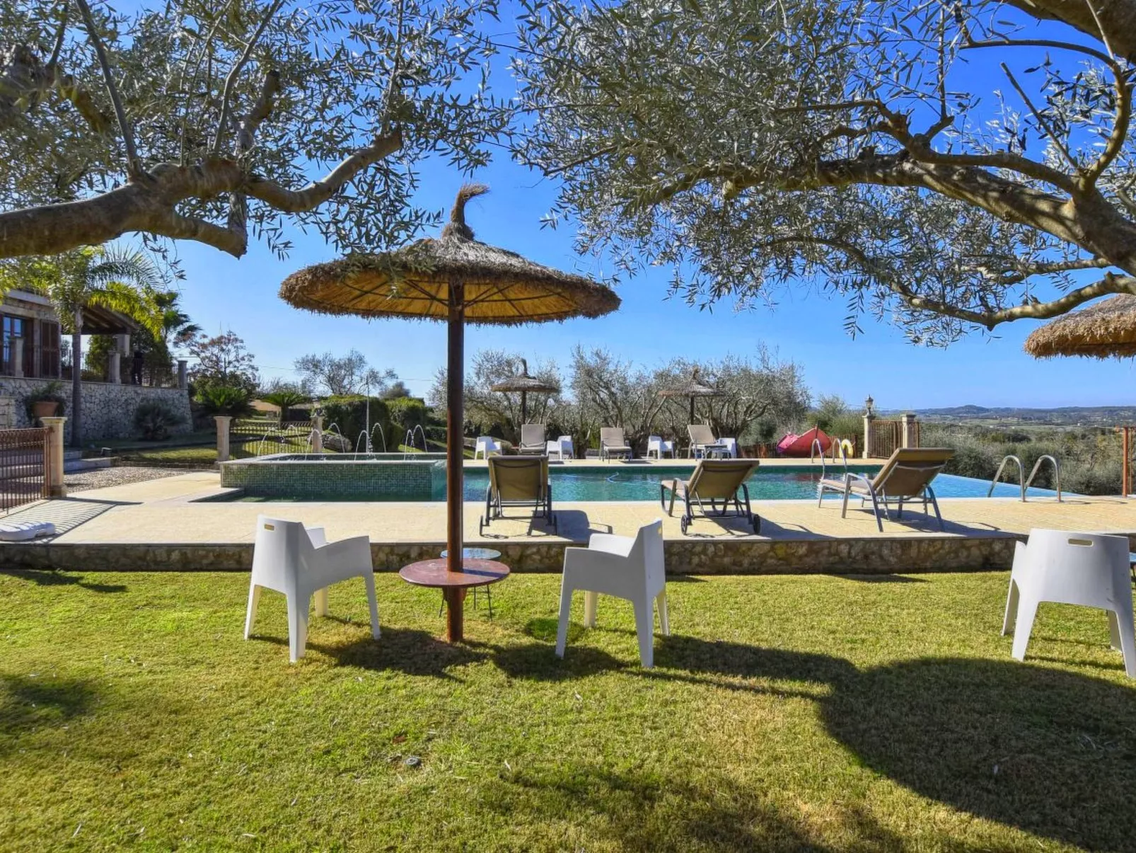 Wunderschönes Ferienhaus in Ariany mit Privatem Pool - Buiten