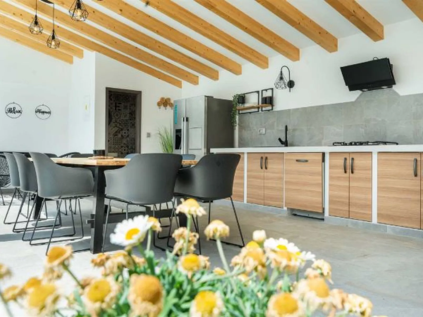 Villa Magale with a pool - Image-tags.info