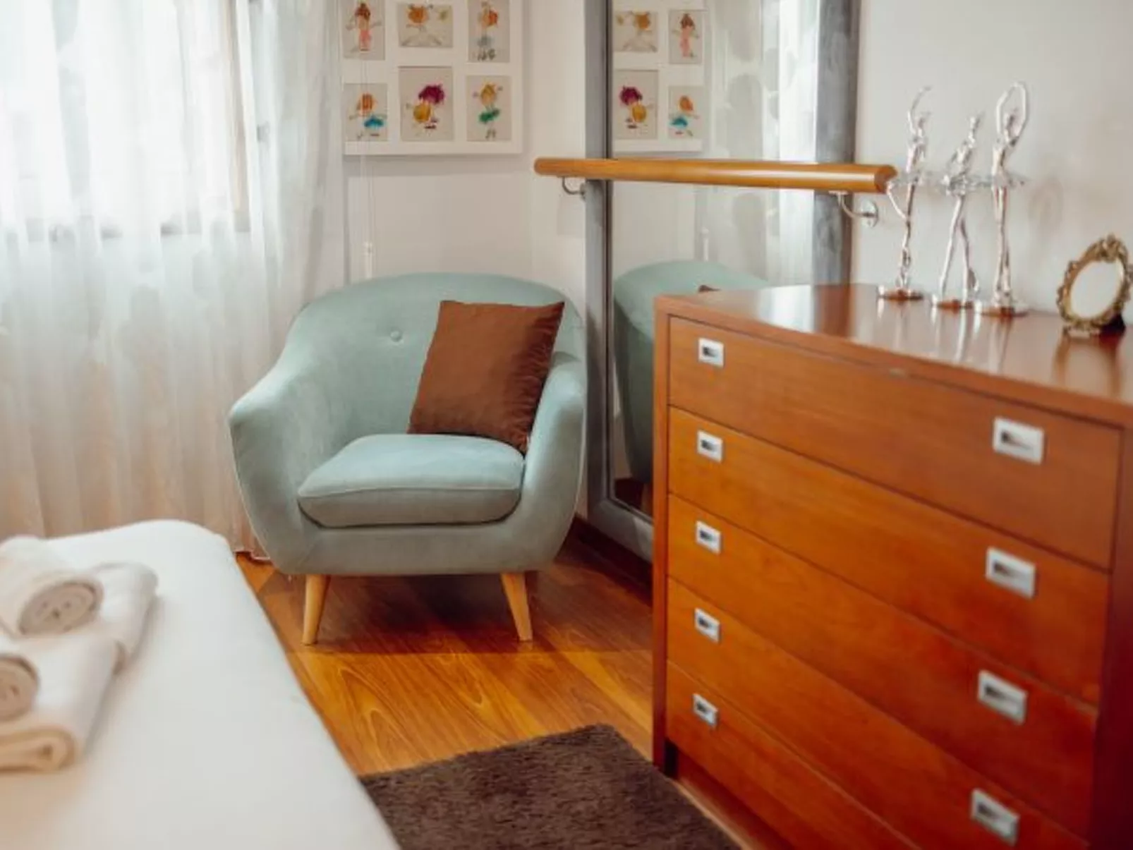 POOL & CINEMA VILLA by VACATIONY - Binnen