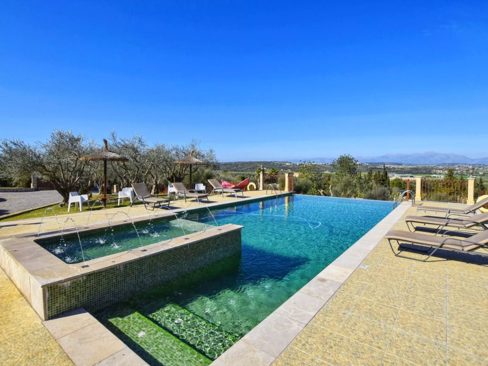 Wunderschönes Ferienhaus in Ariany mit Privatem Pool - Buiten