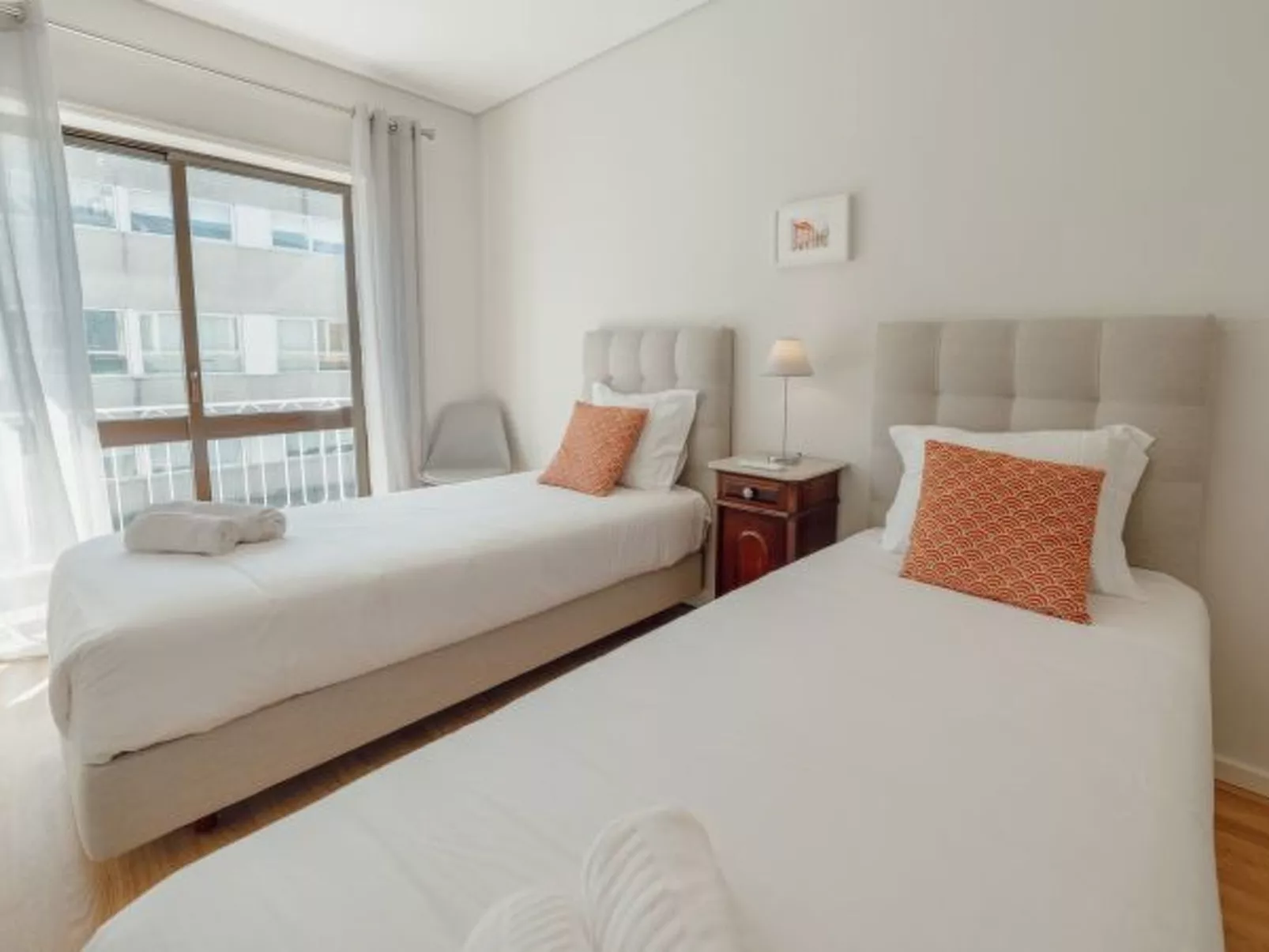 DOWNTOWN DESIGN WITH BALCONY by VACATIONY - Binnen