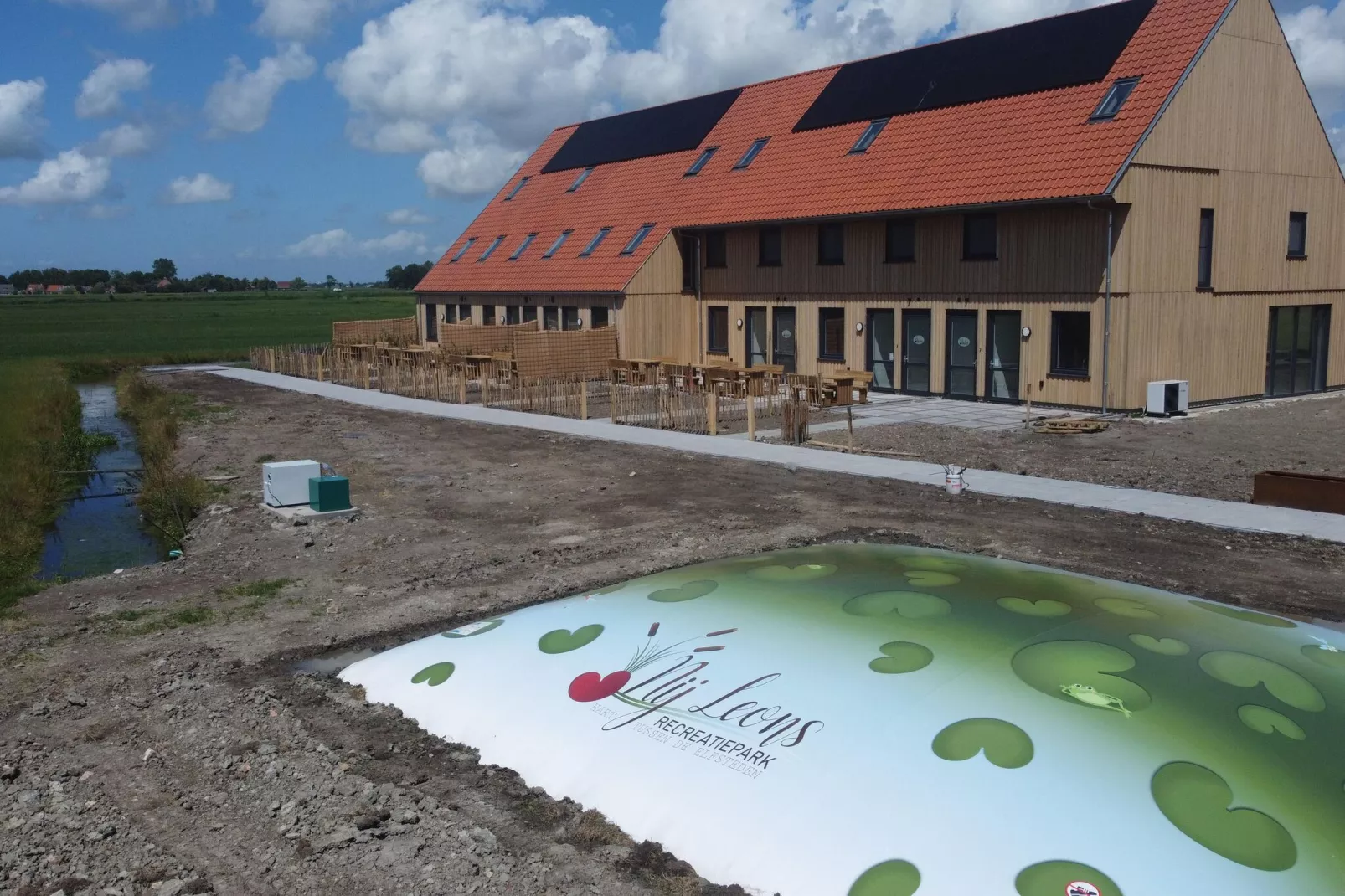 Villa 5 en 6 combinatie van 2-10perswoningen-Buitenkant zomer