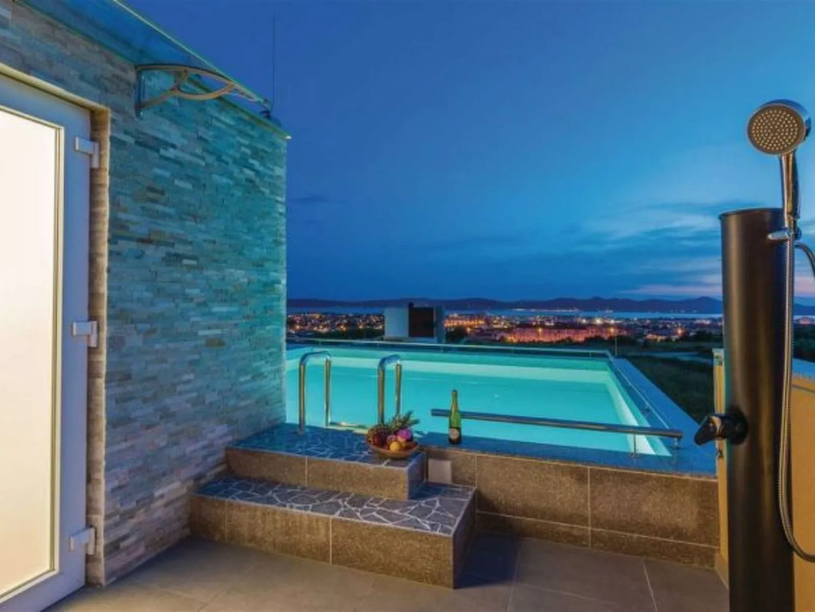 Villa Panorama with rooftop pool - Image-tags.info