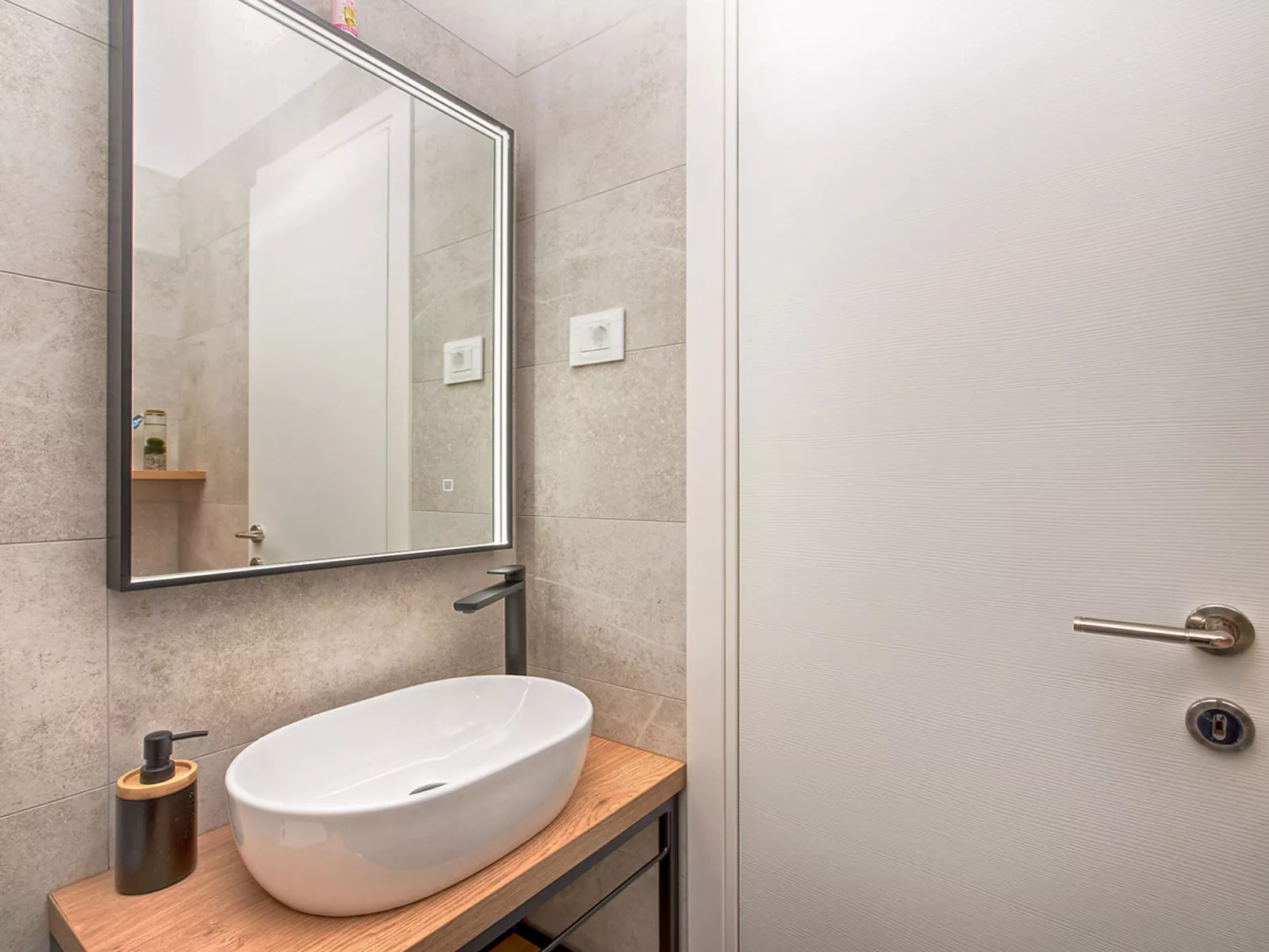 House 2406 - Image-tags.info