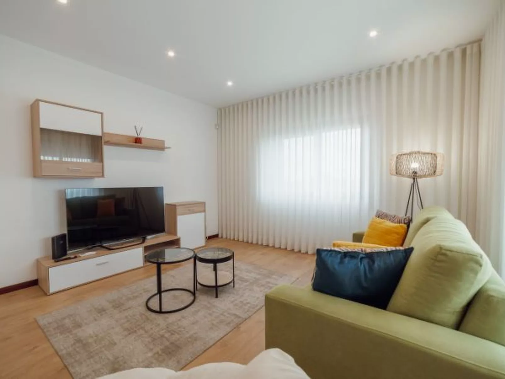 CITY CENTER GRAND SEA VIEW TERRACE by VACATIONY - Binnen