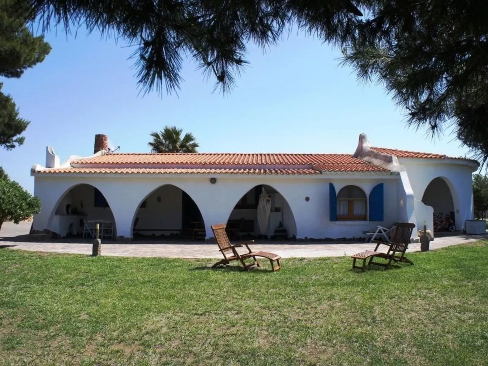 Haus in Calasetta mit Grill und Garten - Buiten