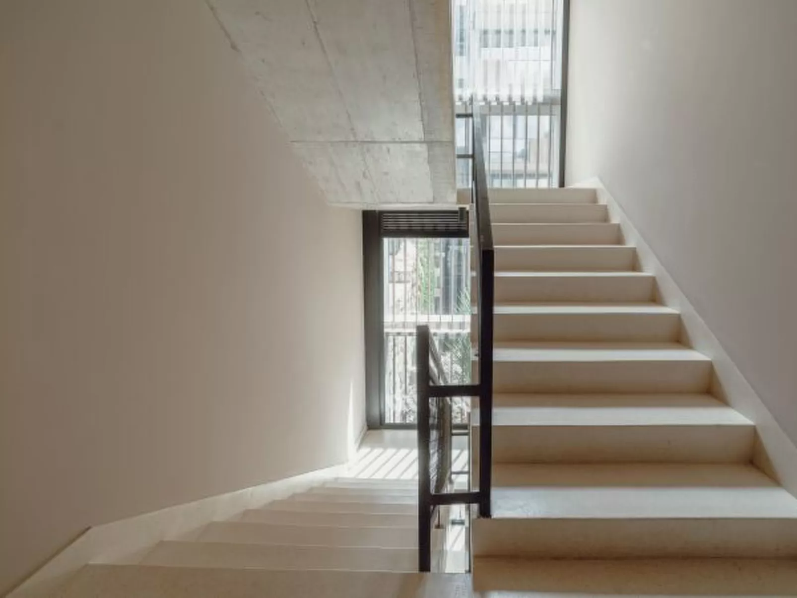 CITY CENTER PREMIUM with GARAGE by VACATIONY - Binnen