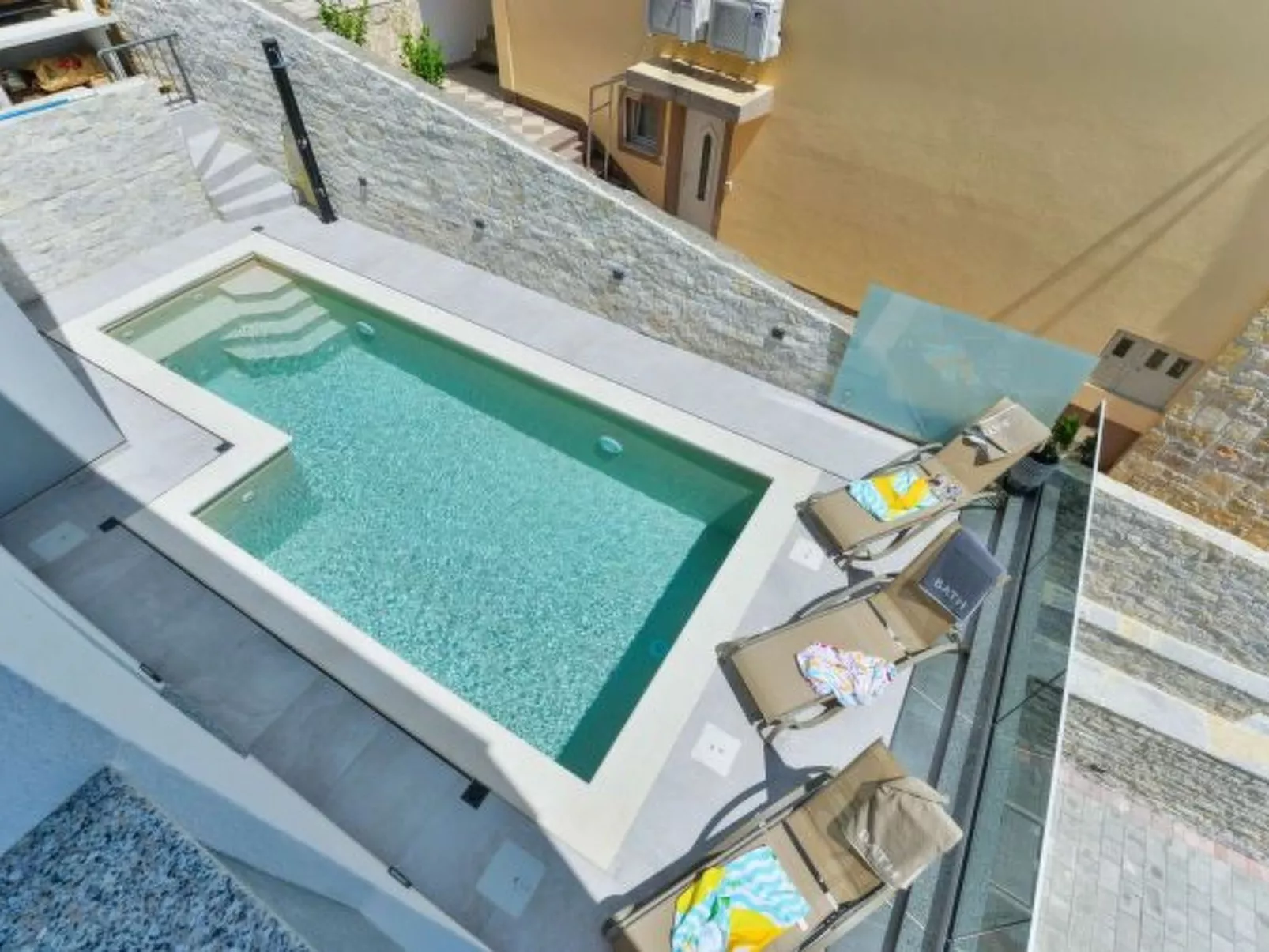 Modern Villa Futura with pool - Buiten