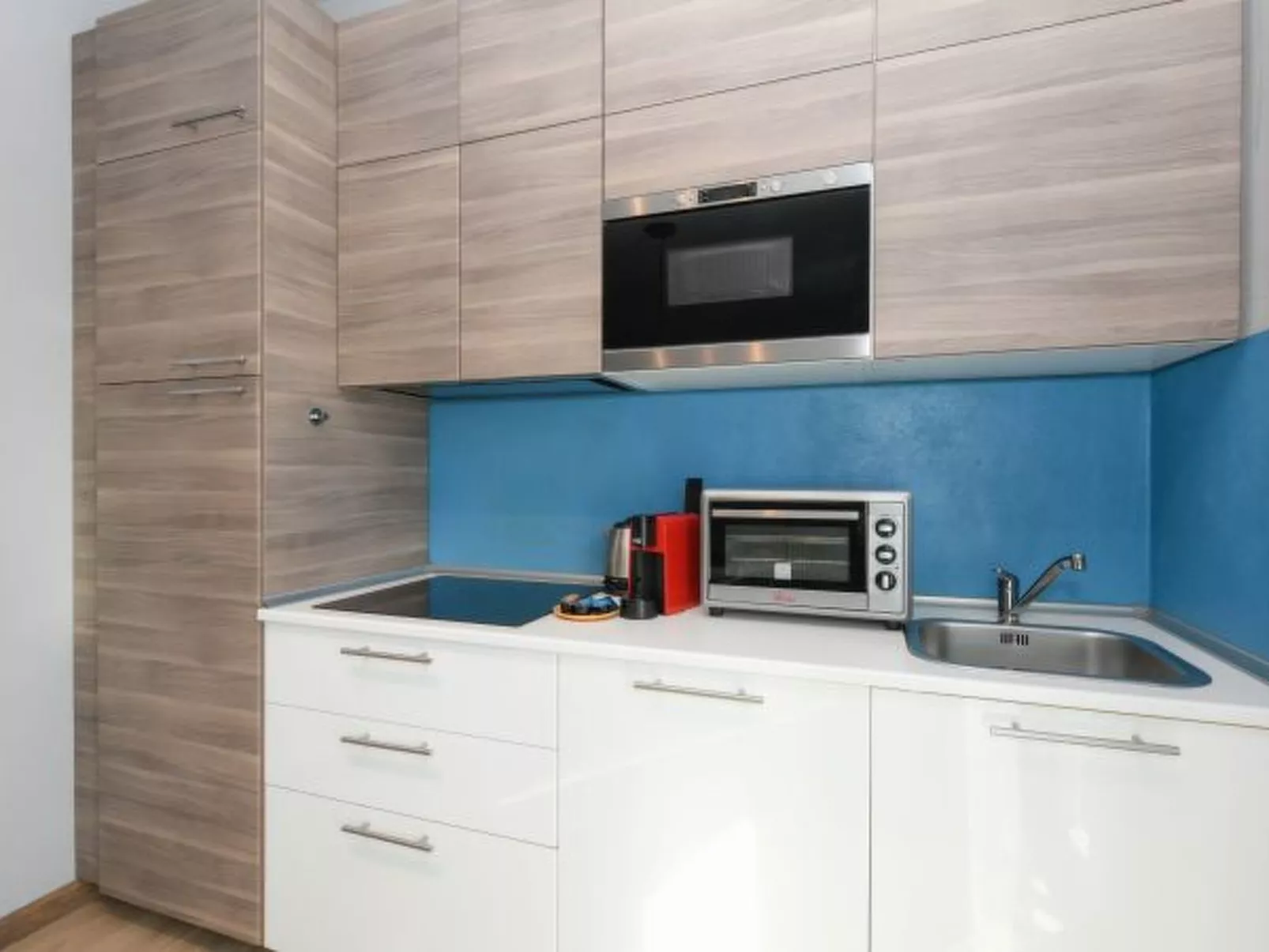 Desenzanoloft Smiling - Image-tags.info