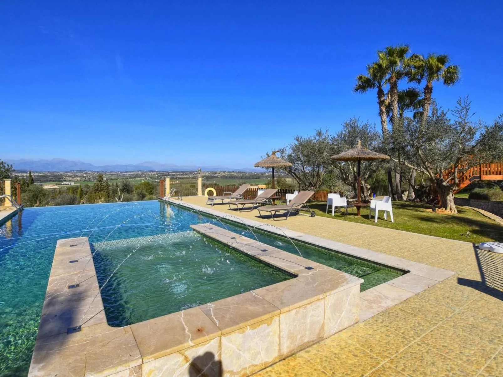 Wunderschönes Ferienhaus in Ariany mit Privatem Pool - Buiten