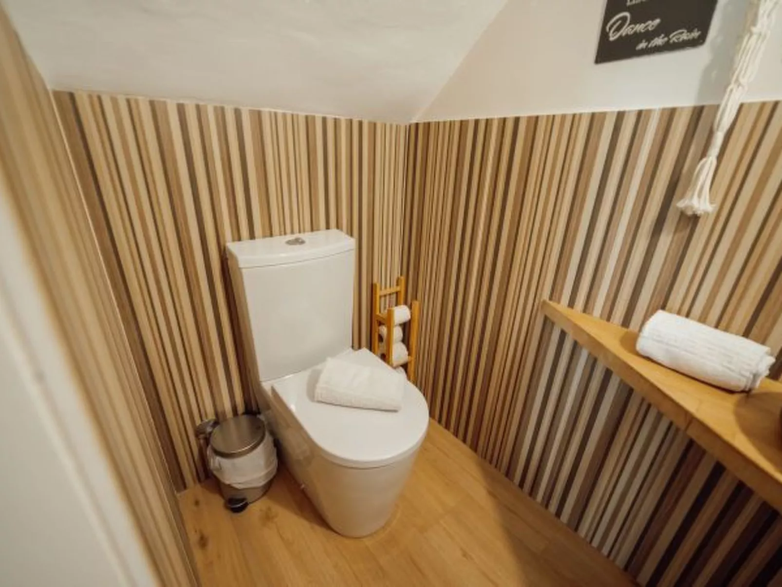 CASA DAS ORQUIDEAS by VACATIONY - Binnen