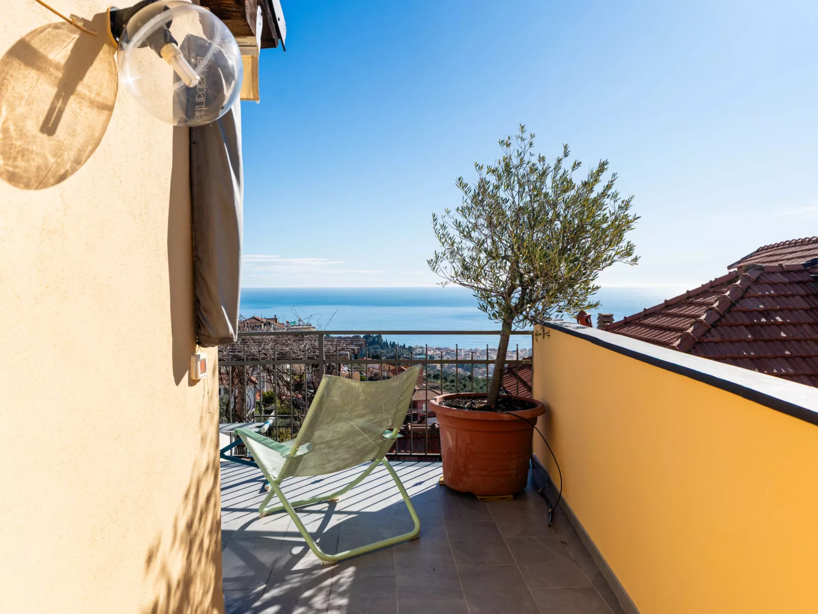 Terrazza con glicine - Buiten