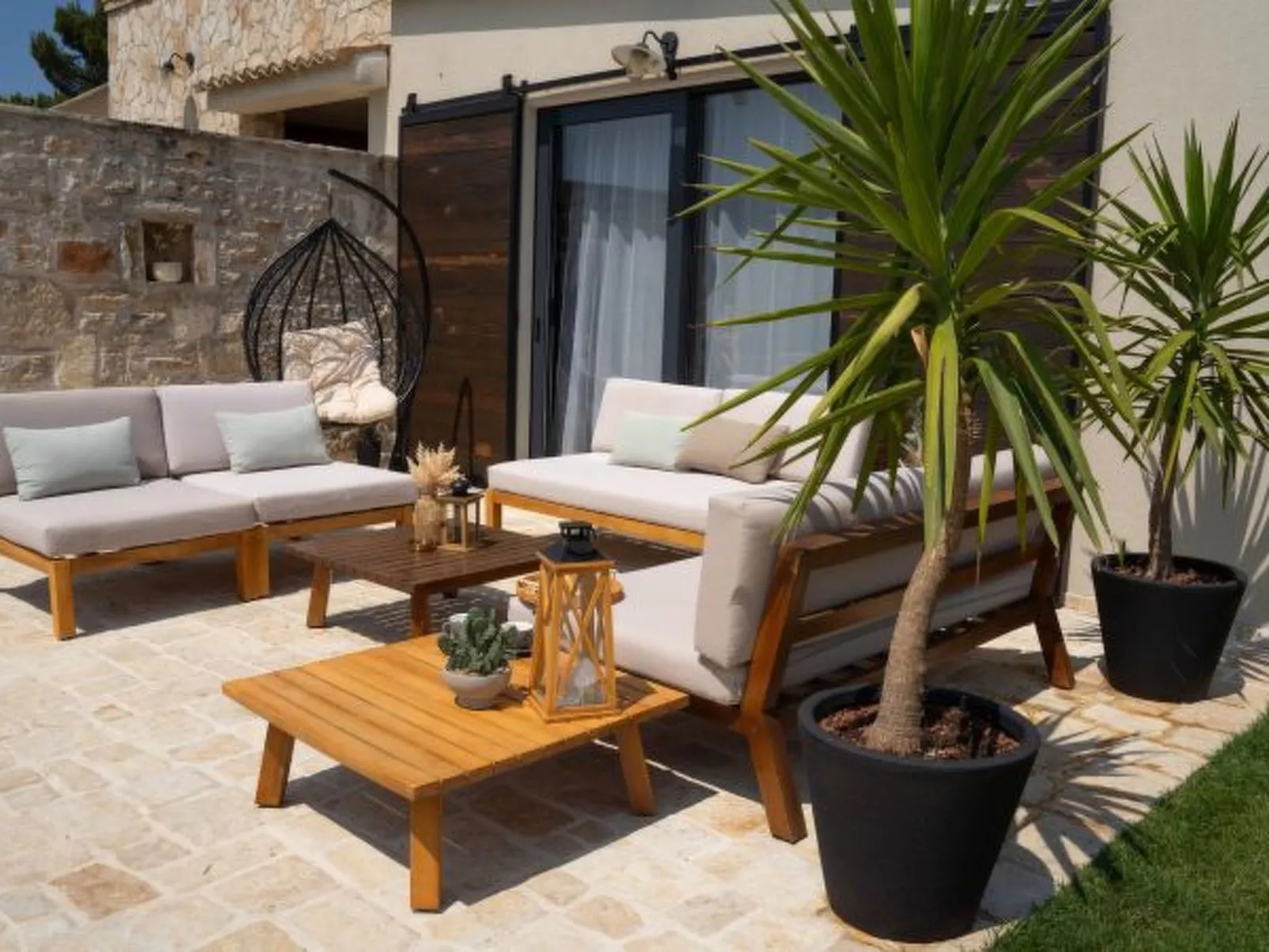 Villa Royal with heated pool - Image-tags.info