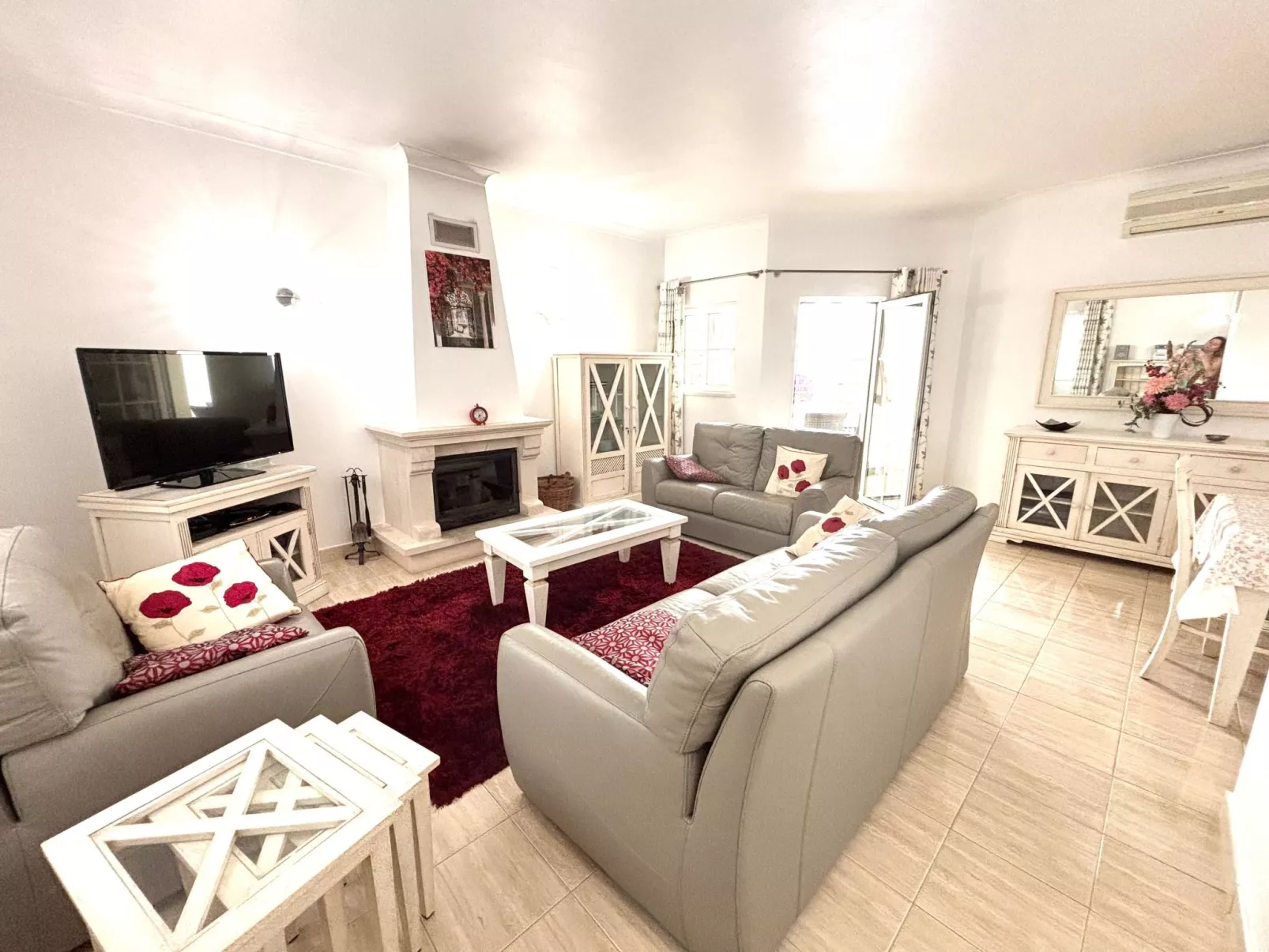 Mit beheiztem Pool - Binnen